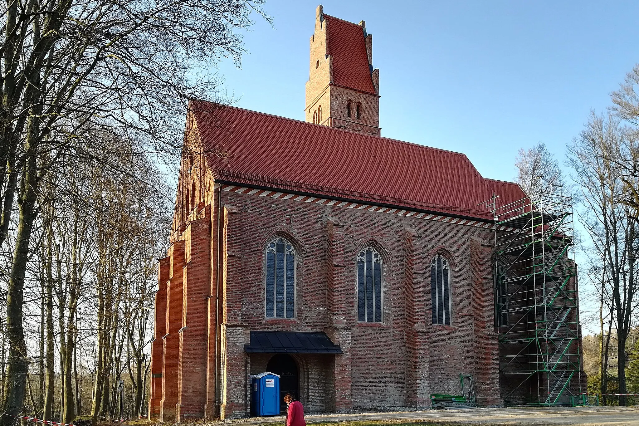 Photo showing: Die katholische Filialkirche Maria vom Siege (ehemals Burgkirche Beatae Mariae Virginis) steht auf dem Gelände der Stammburg der bayerischen Wittelsbacher, Burg Wittelsbach.