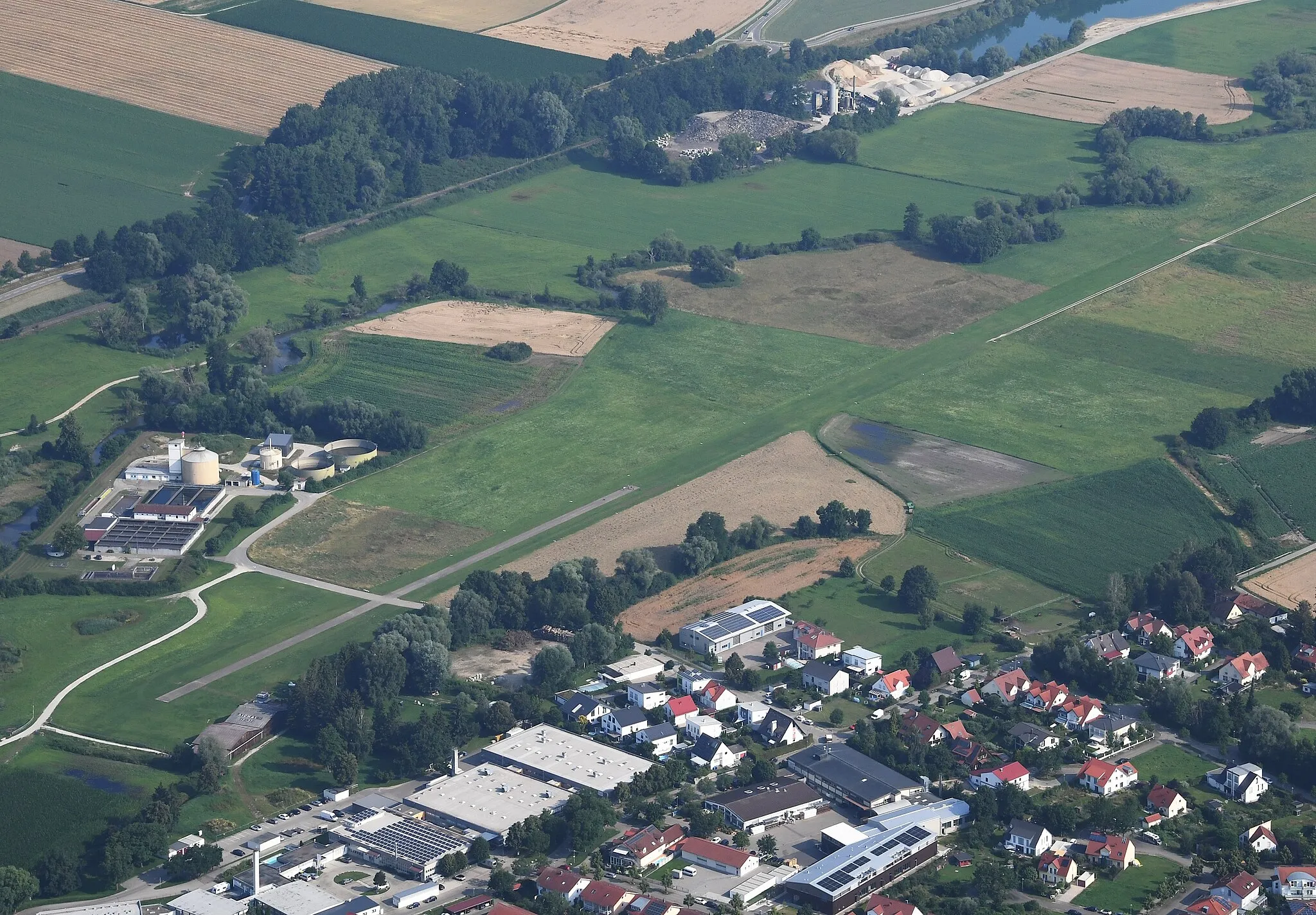 Photo showing: Aerial image of the Aichach gliding site