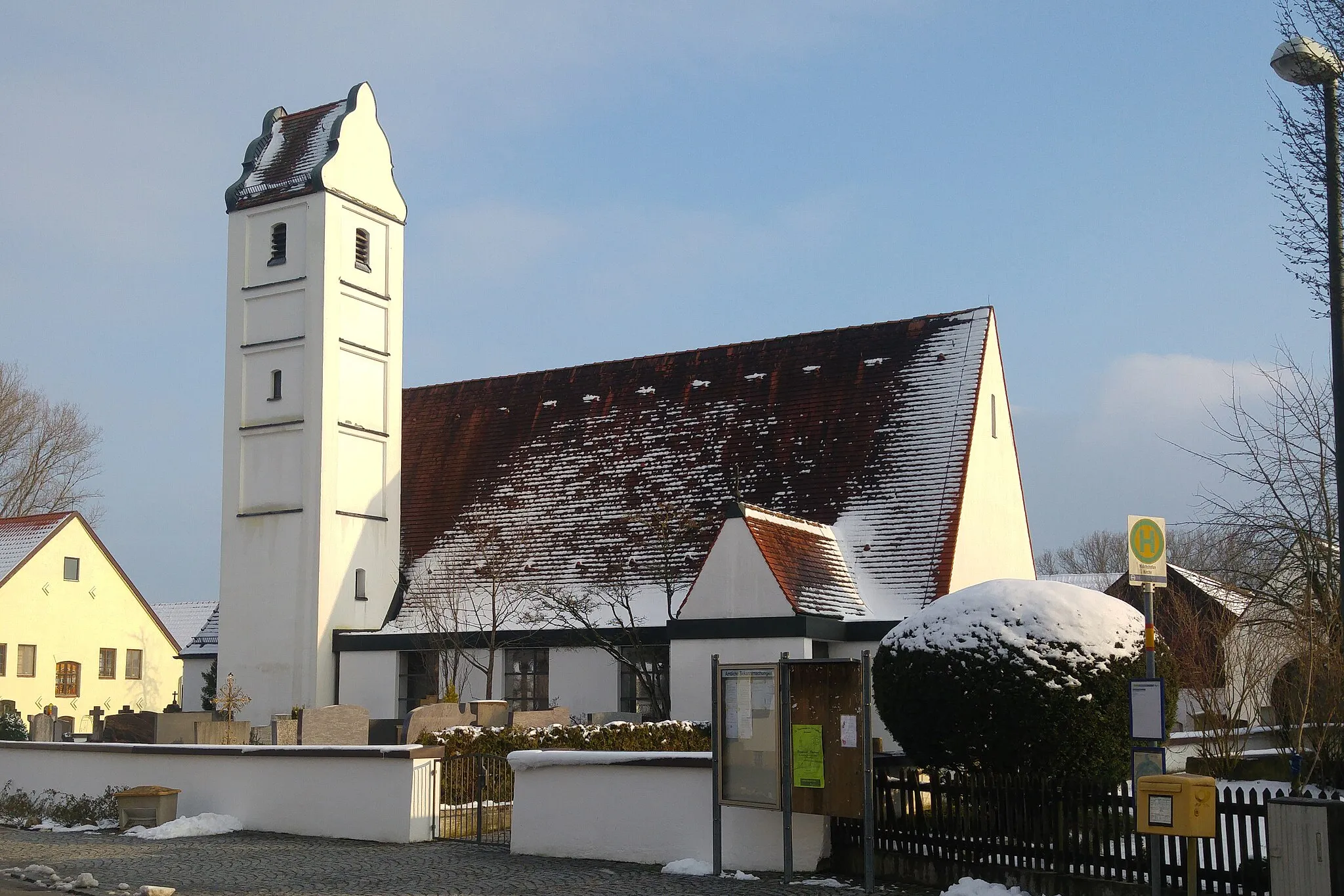 Photo showing: Kirche St. Martin in Walchshofen. Von Aussen konventionell, von innen sehr modern.