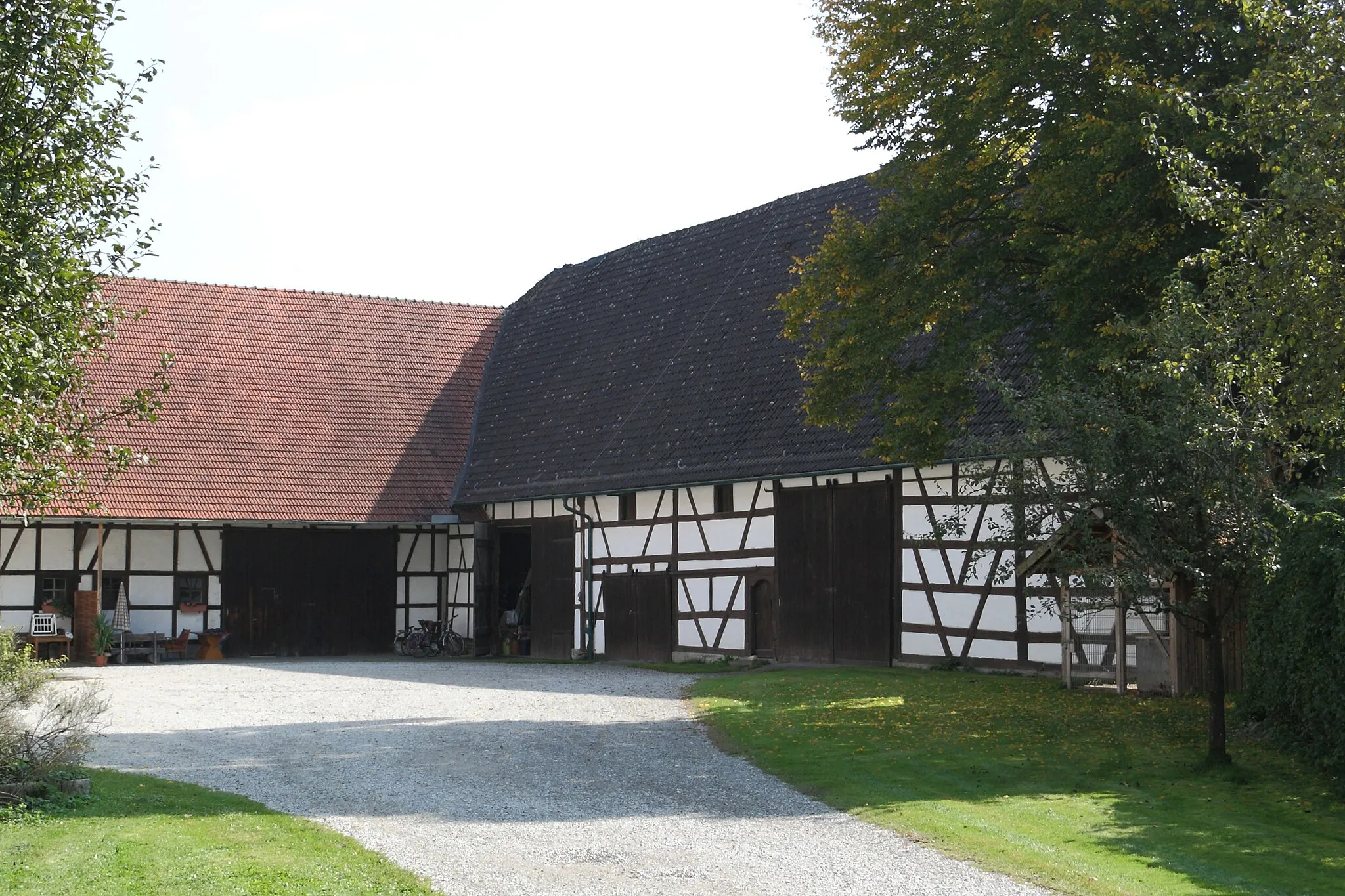 Photo showing: Erisweiler, Hs.Nr. 2; Fachwerkstadel südl. des Wohnhauses, am nordwestl. Eckständer bez. IHS / B.F.I.W / 1770