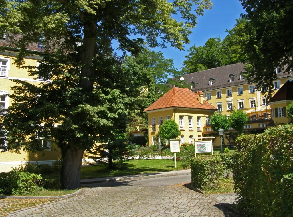 Photo showing: Heilbad Krumbad - Blick vom Parkplatz auf die Anlage