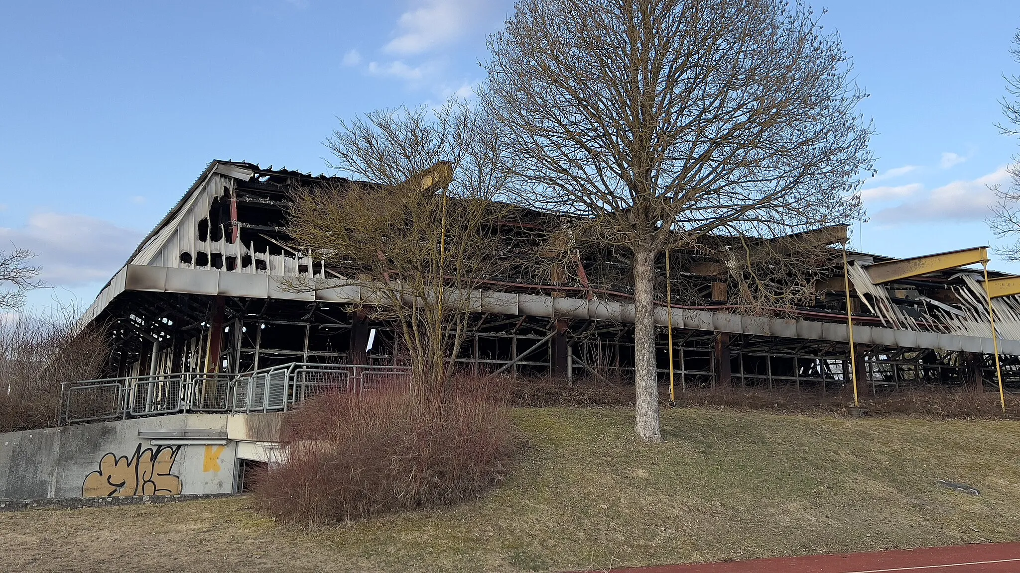 Photo showing: Die am 26.2.2022 ausgebrannte Wentalhalle in Steinheim am Albuch.