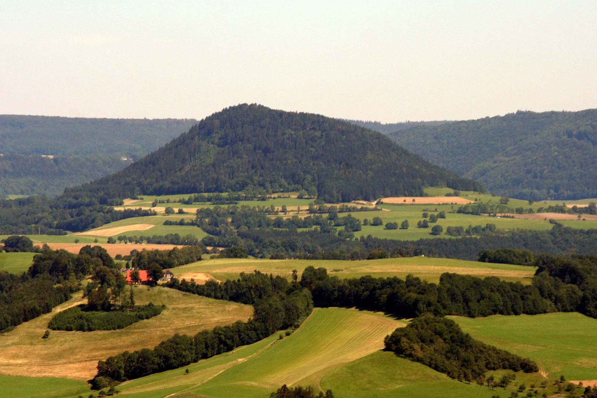 Photo showing: The Stuifen mountain as seen from the Hohenstaufen mountain