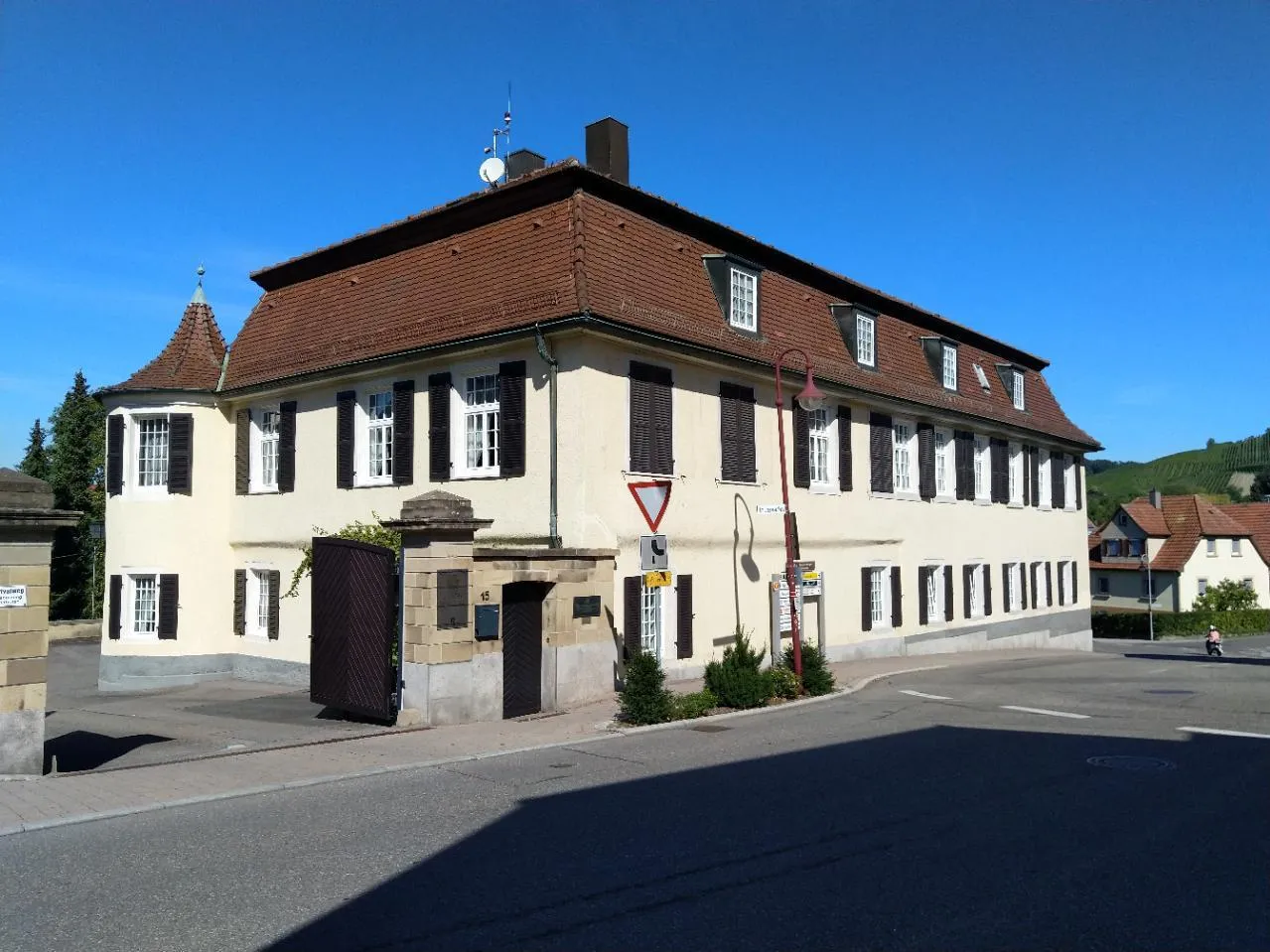 Photo showing: Das Schloss in Affaltrach ist eigentlich das Kommenturgebäude einer ehemaligen Johanniter-Kommende und stammt von 1694.