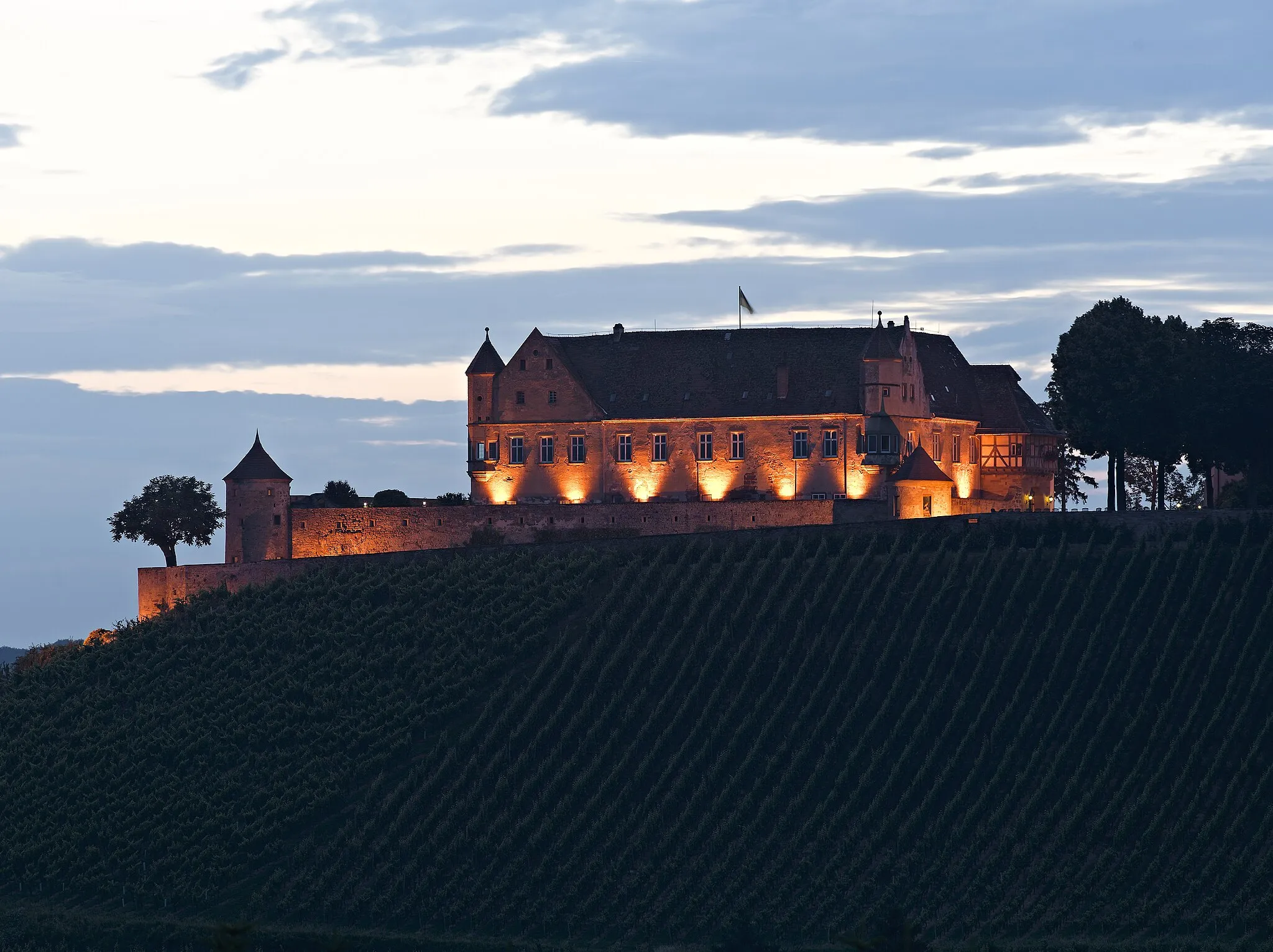 Photo showing: Castle Stettenfels near Untergruppenbach, Baden-Wuerttemberg, Germany, in the evening. Foto: Andreas Gugau - http://www.gugau-foto.de