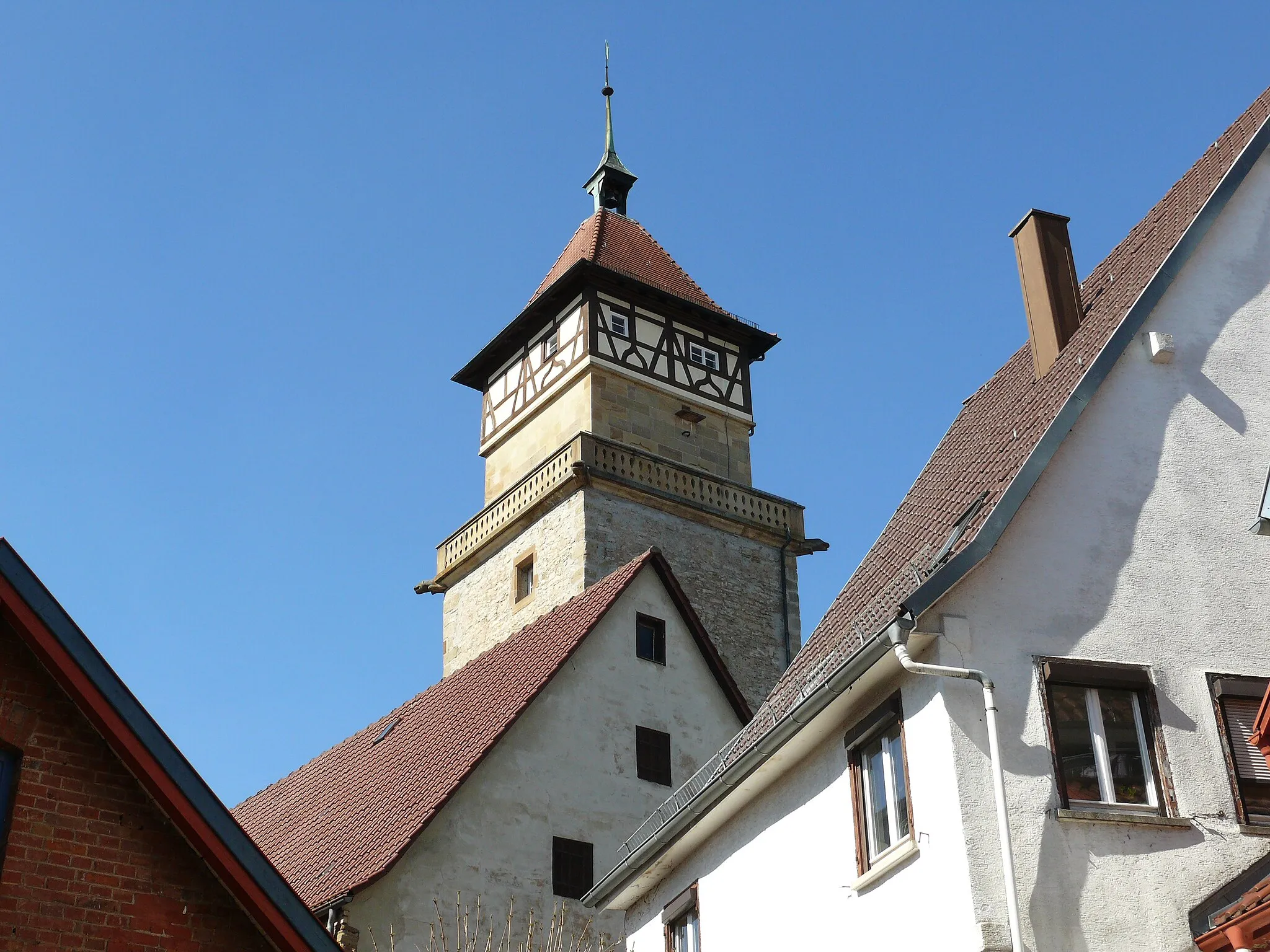 Photo showing: Der Hochwachtturm in Waiblingen. Blick vom "Zehnthof" auf den Dachbereich.