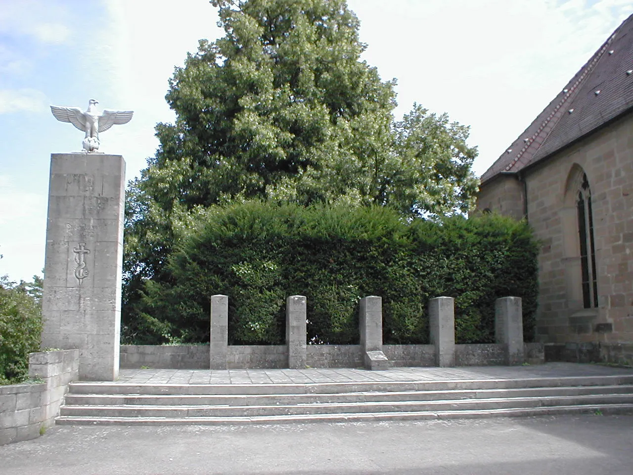 Photo showing: Krieger-Ehrenmal von 1938 hinter der Albanskirche in Heilbronn-Frankenbach