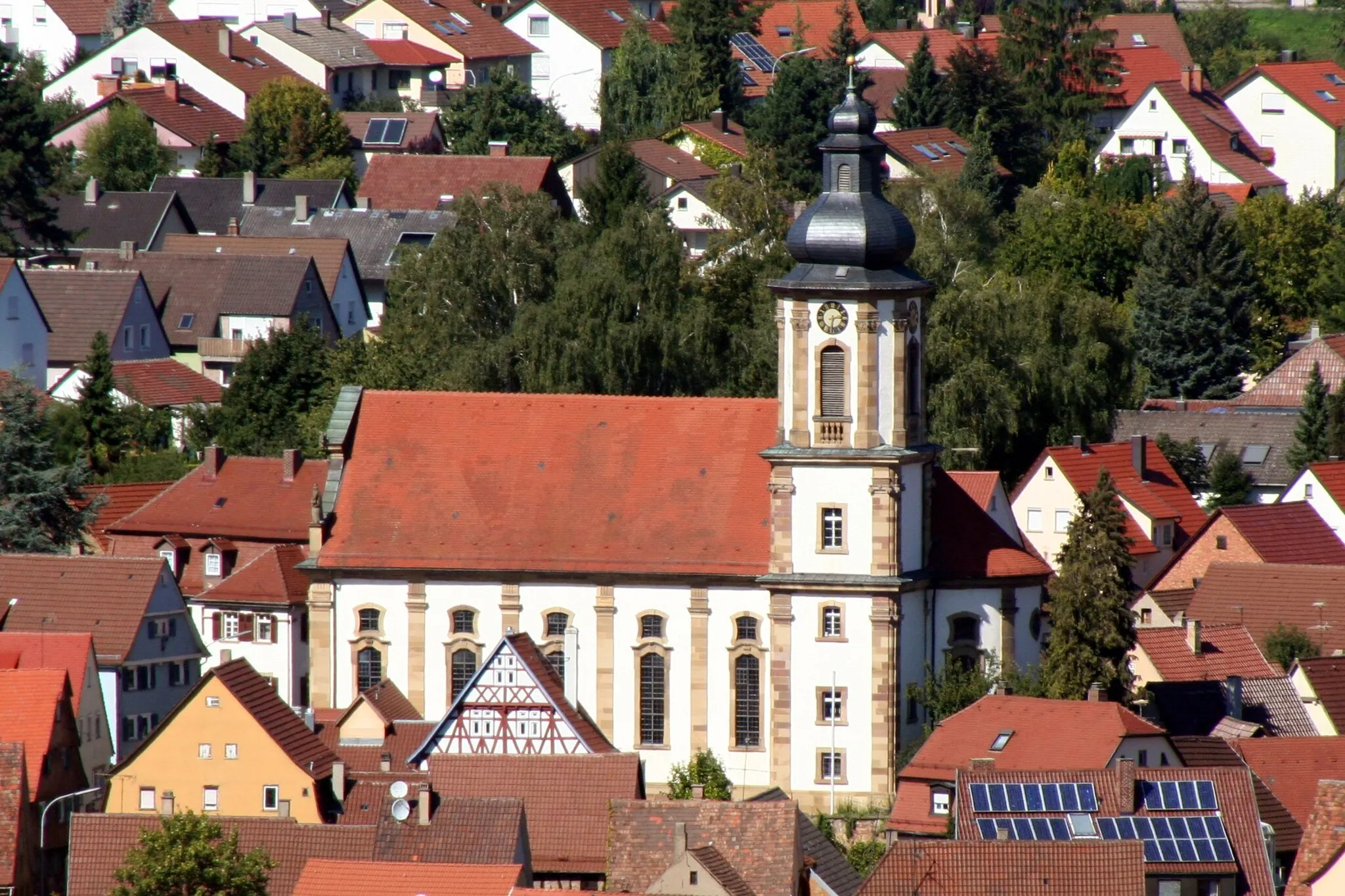 Photo showing: The catholic church St Martinus in Erlenbach (Heilbronn district), photographed from the Schemelsberg hill in Weinsberg