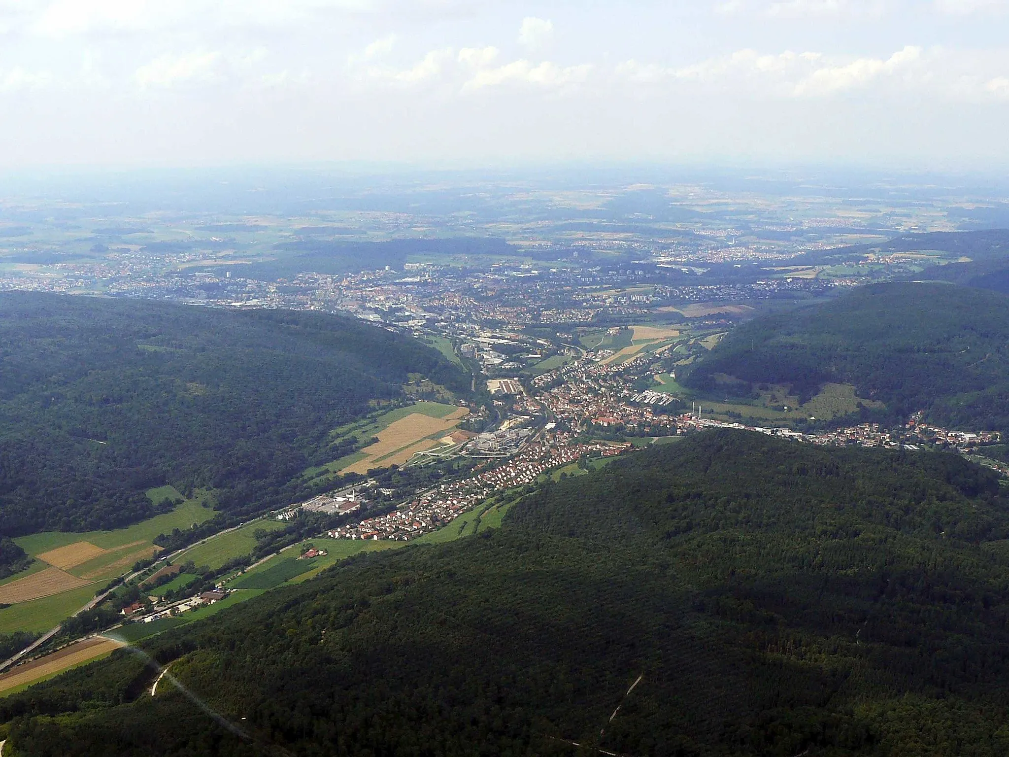 Photo showing: Aalen aus südlicher Richtung gesehen; im Vordergrund befindet sich Unterkochen, die Kernstadt dahinter