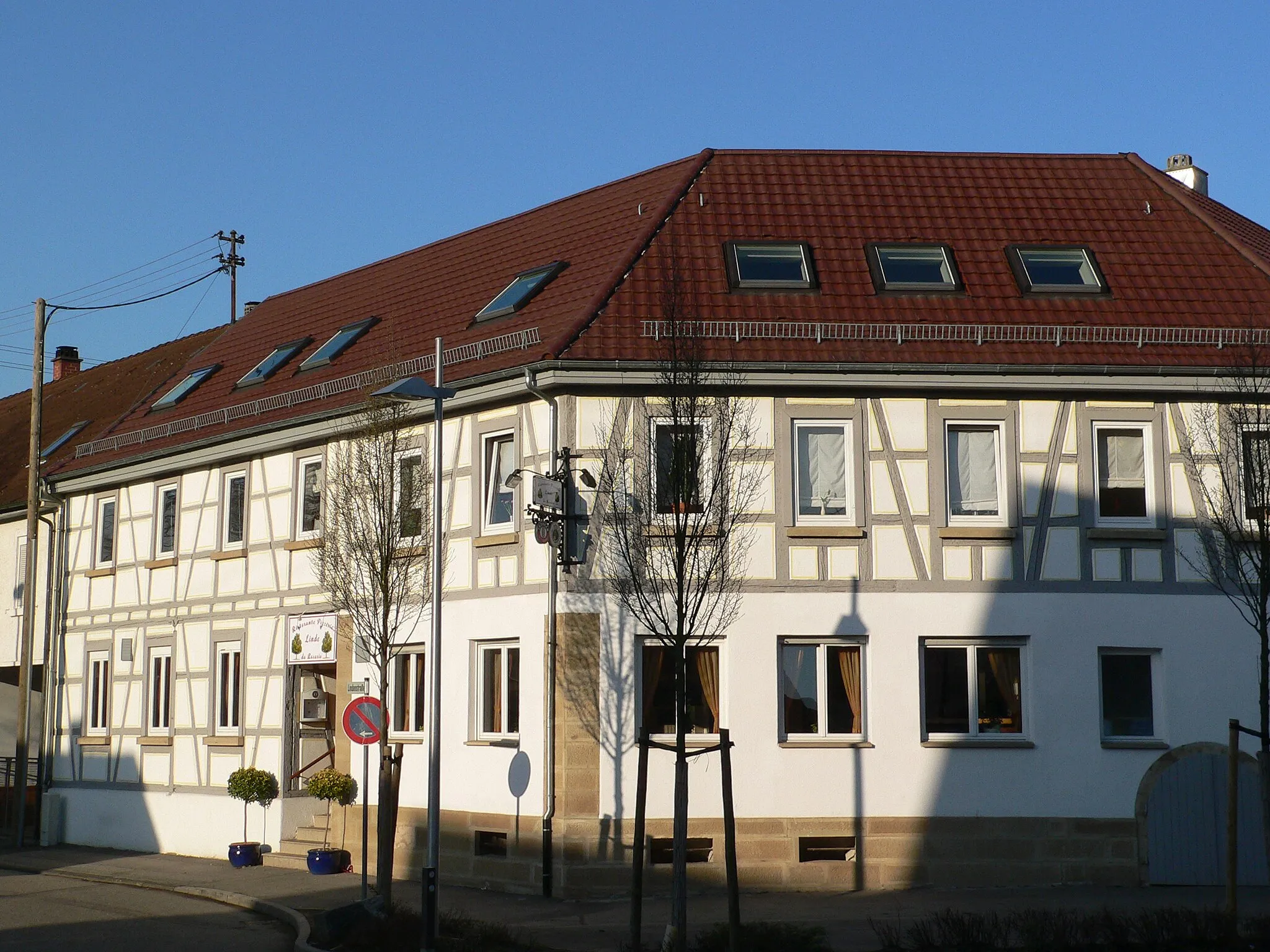 Photo showing: Restaurant (inn) "Zur Linde" of the small town Neckarsulm-Obereisesheim