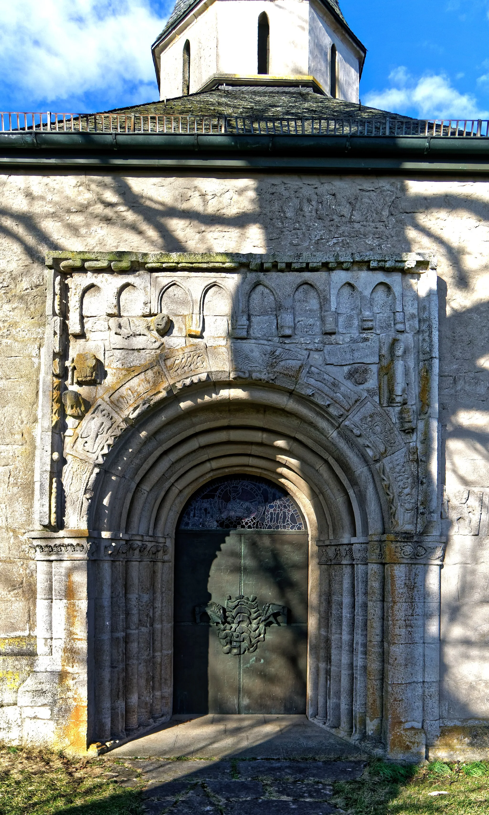 Photo showing: Das romanische Portal von St. Sigismund in Onerwittighausen.