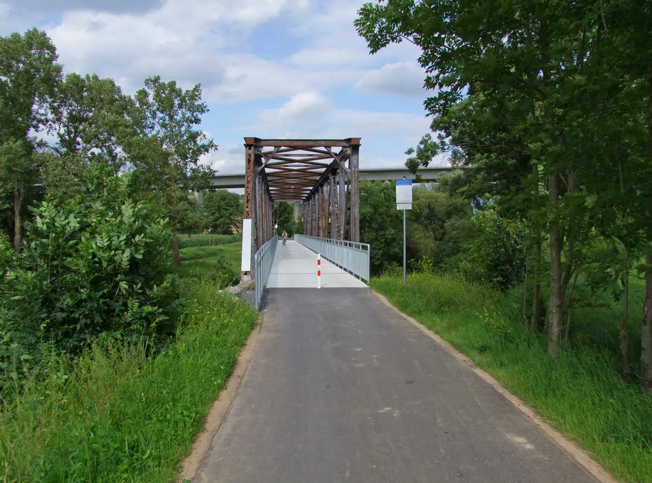 Photo showing: Der Kochertal-Radweg führt über diese ehemalige Kocherbahnbrücke bei Gochsen