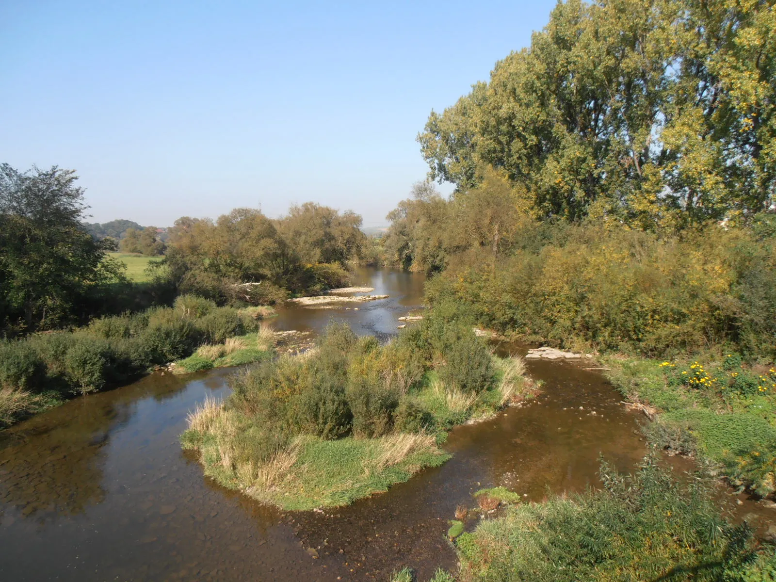 Photo showing: River Kocher downstream from the Kochertürn Kocher bridge