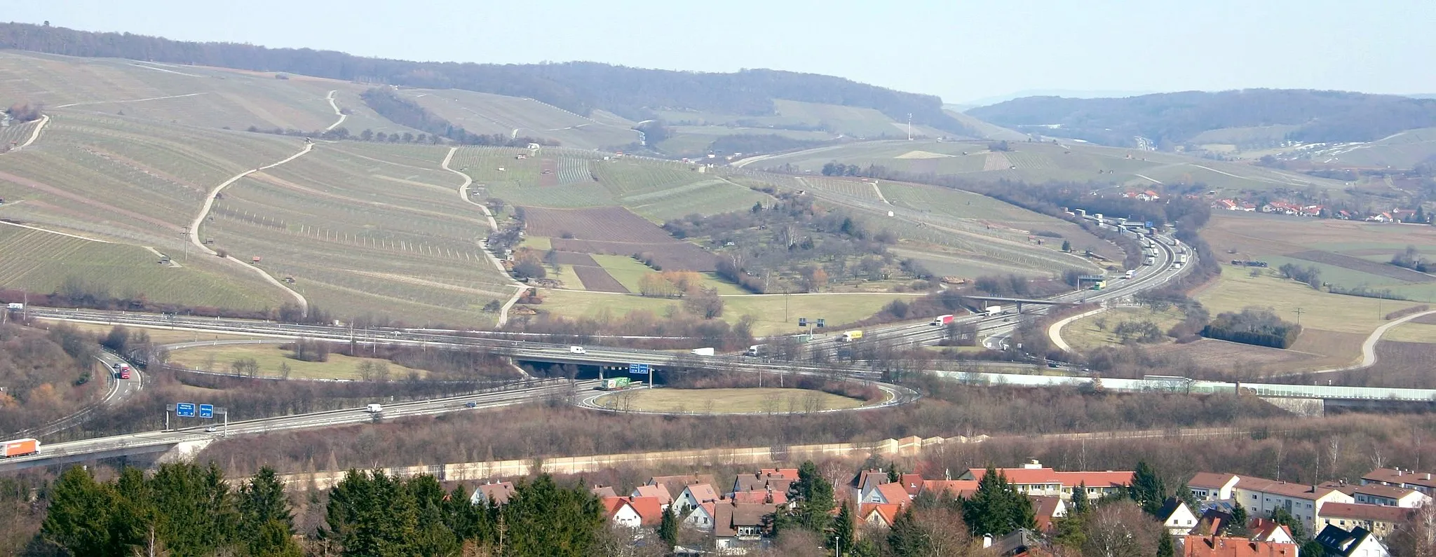 Photo showing: Das Weinsberger Autobahnkreuz von der Burgruine Weibertreu aus