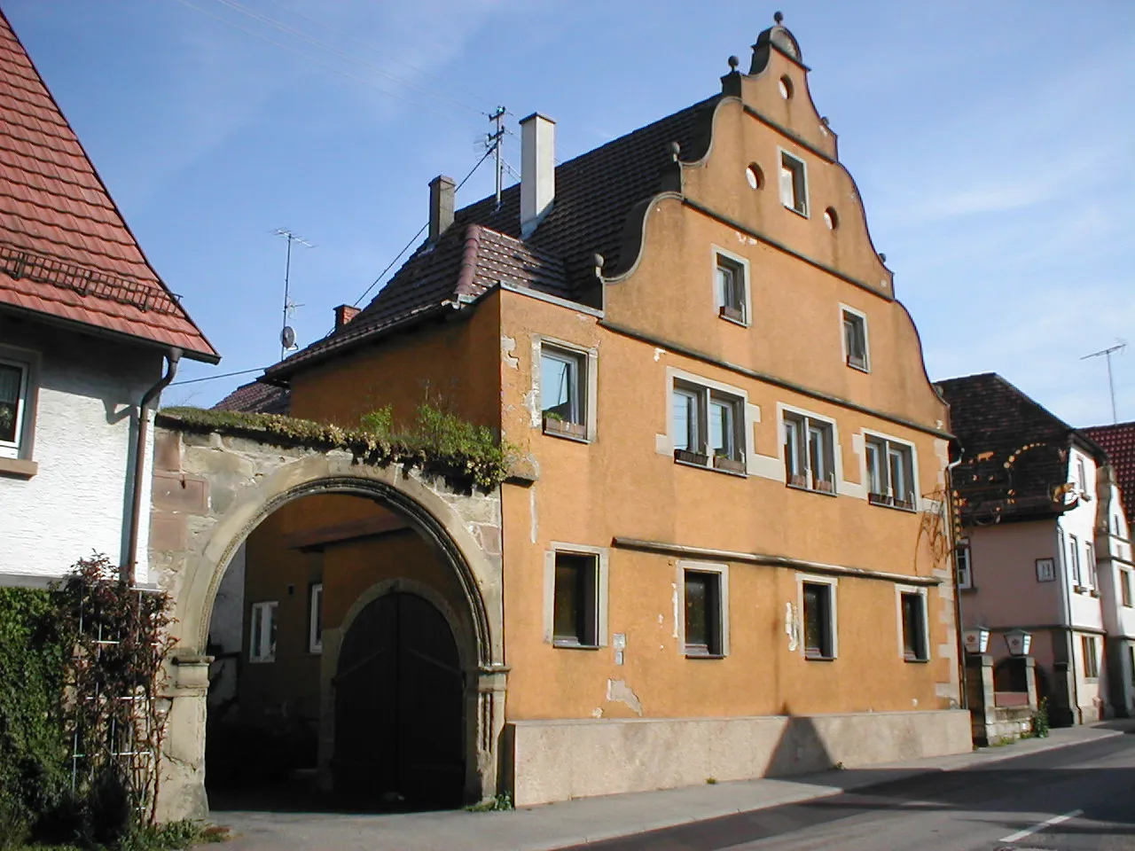 Photo showing: Gasthaus Zum Ochsen in Botenheim, ehemaliges Gülthaus des Deutschen Ordens, erbaut 1605/07
