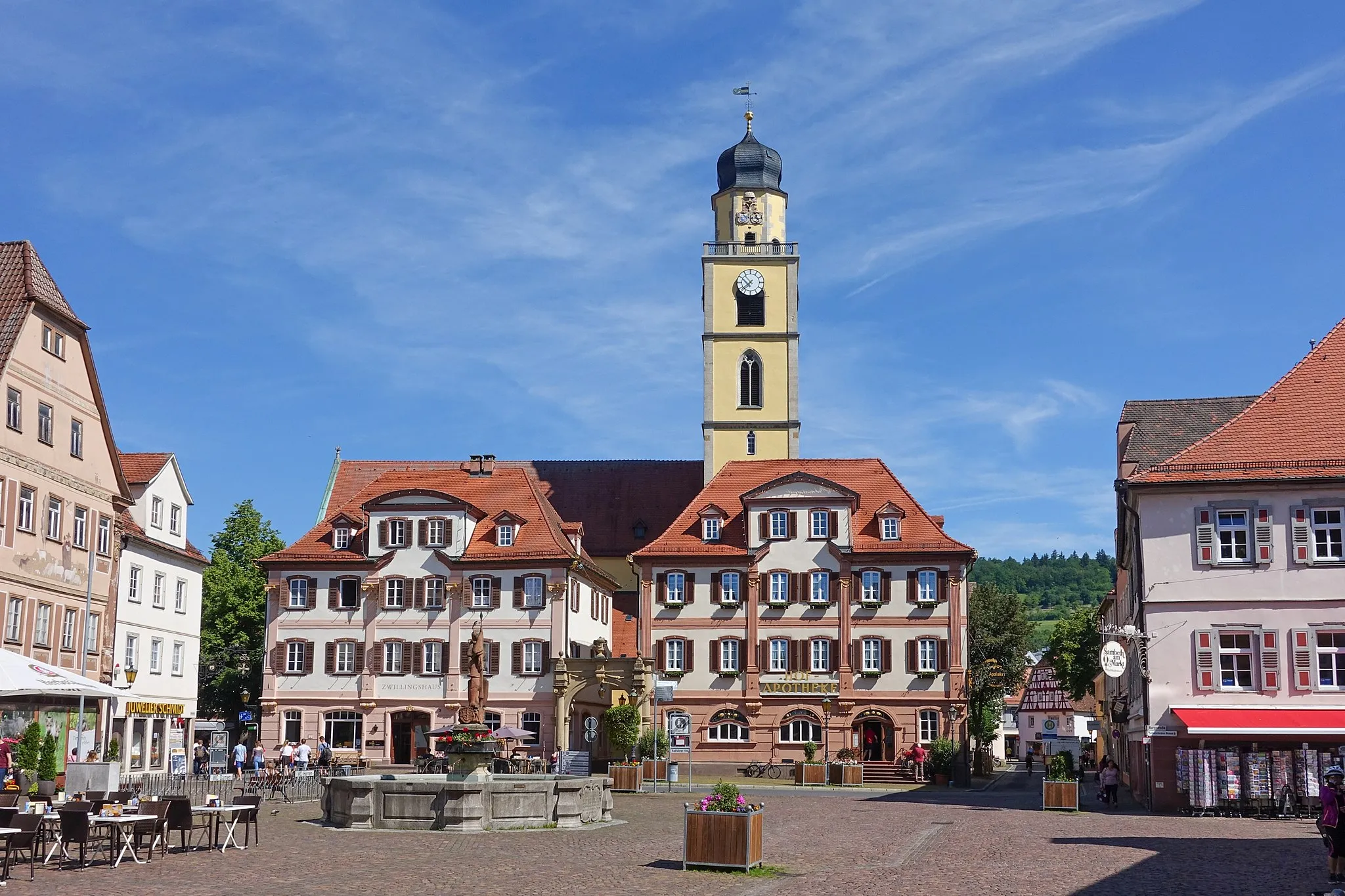 Photo showing: Market place, Bad Mergentheim, Germany, with twin houses and Münster St. Johannes (St. John's Church)