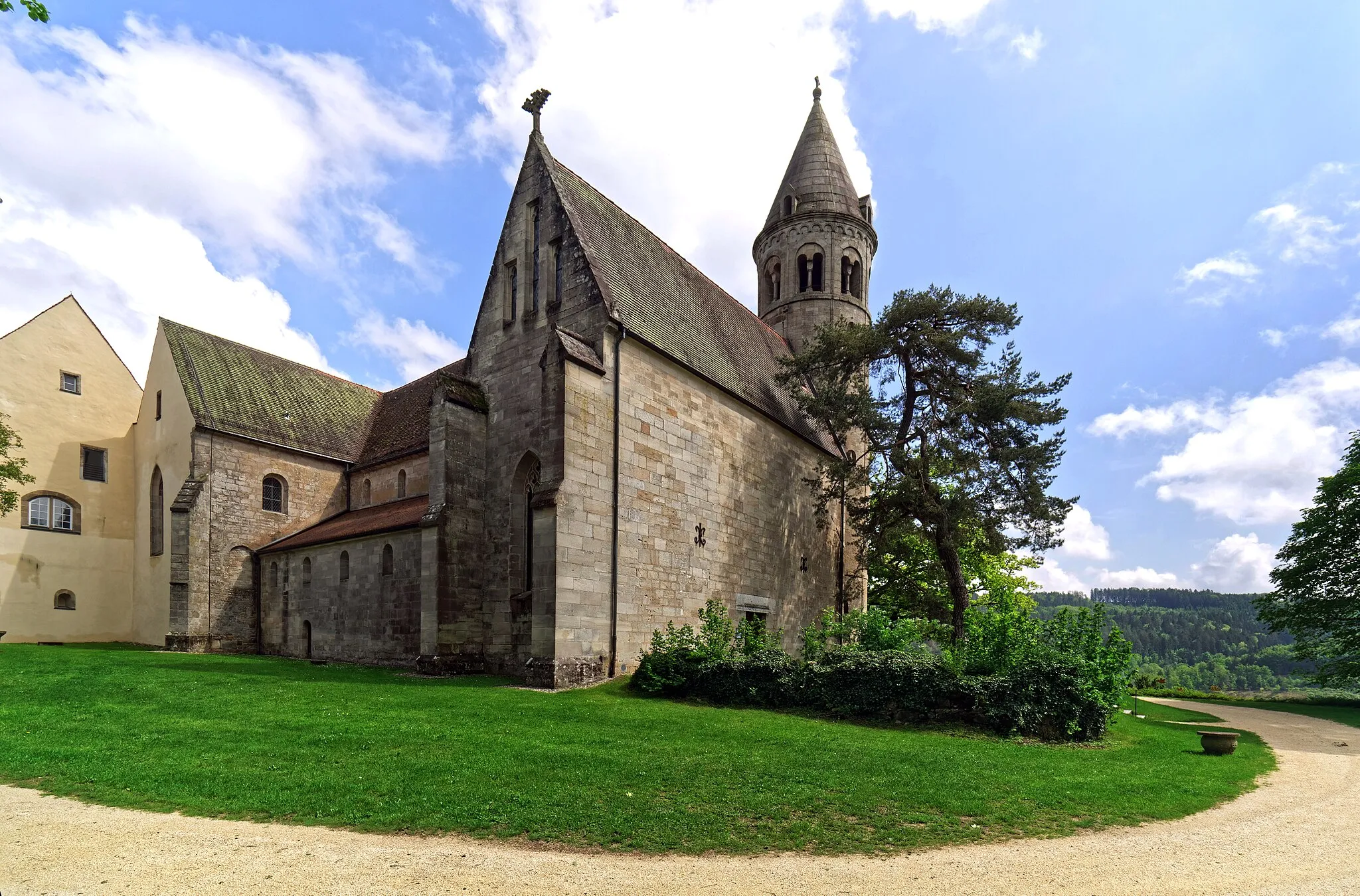Photo showing: The former Benedictine monastery Lorch.