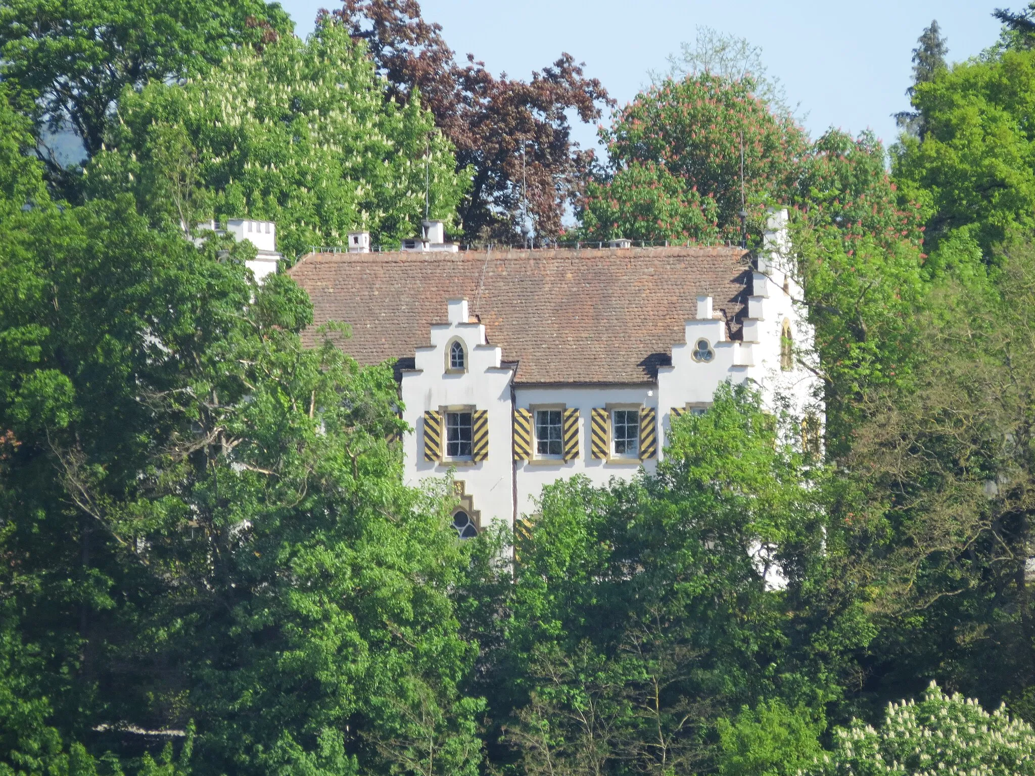Photo showing: Das für Remseck namensgebende Schlösschen vom Aldinger Wohngebiet Halden aus betrachtet