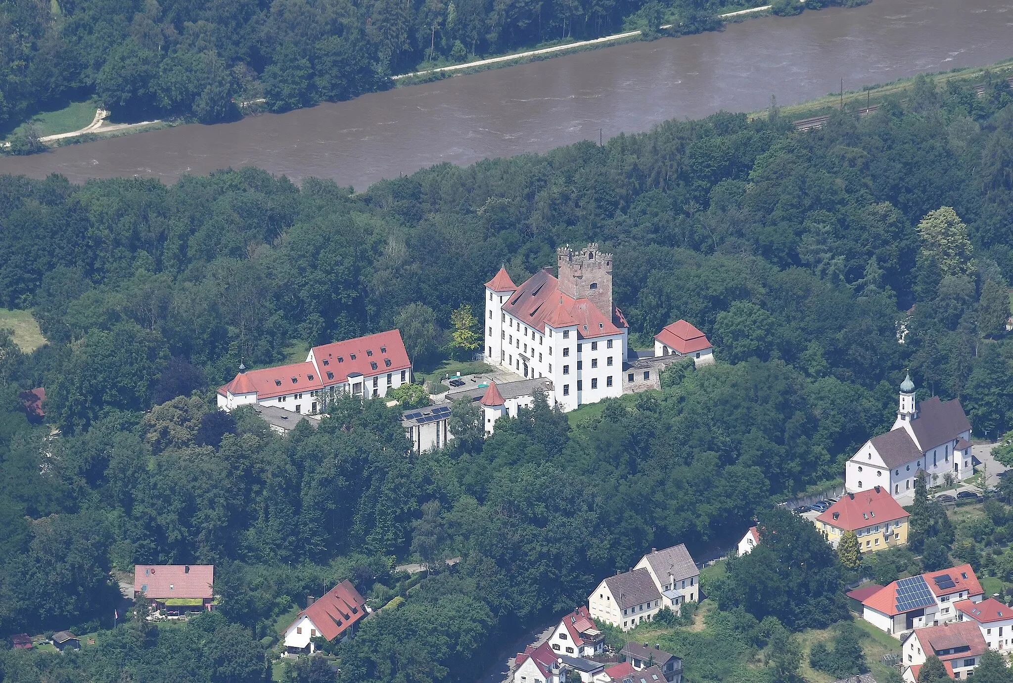 Photo showing: Aerial image of the Schloss Reisensburg