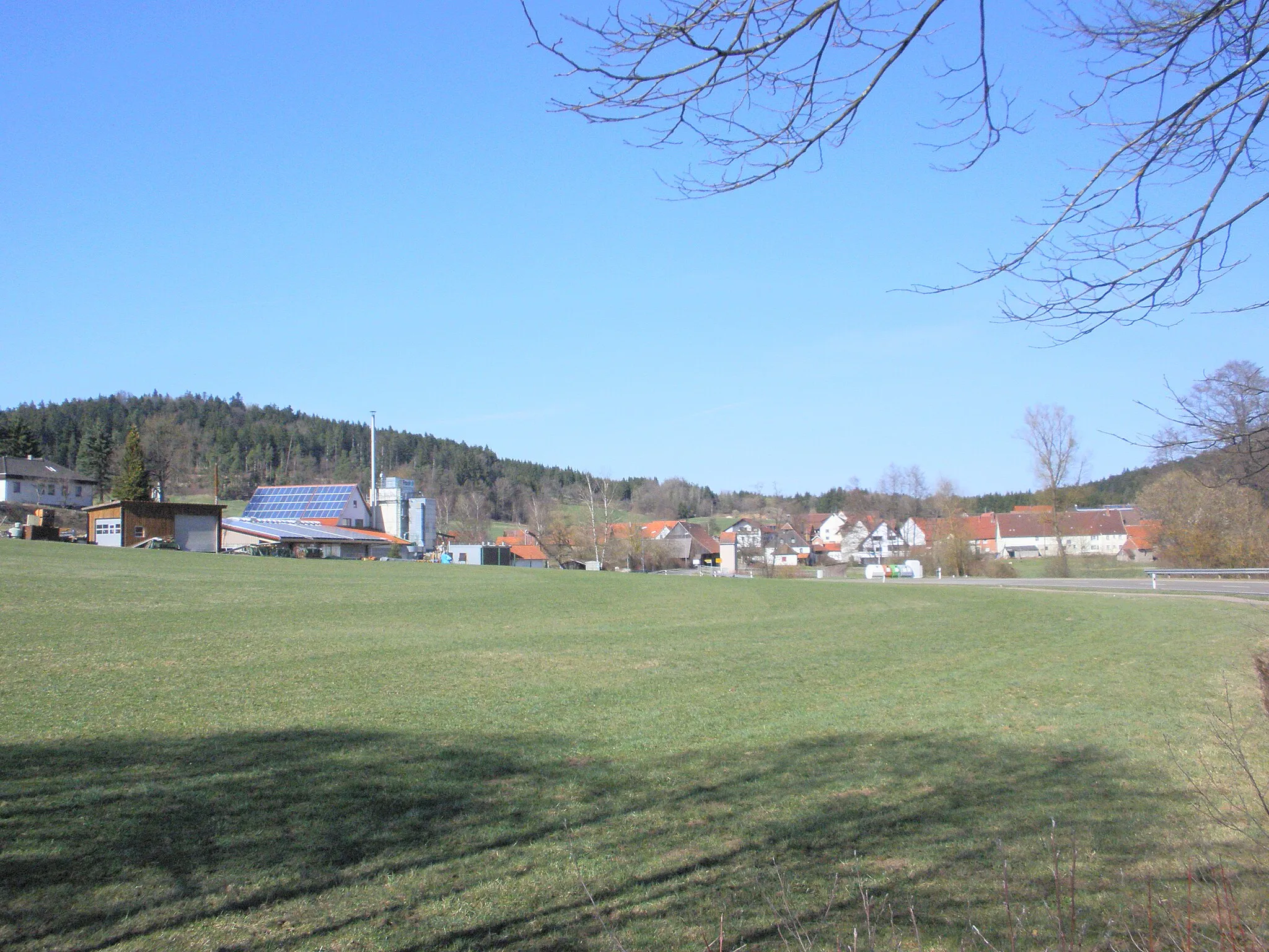 Photo showing: Höniger Mühle und Hönig im Tal Geschwender Rot, Blickrichtung Ost