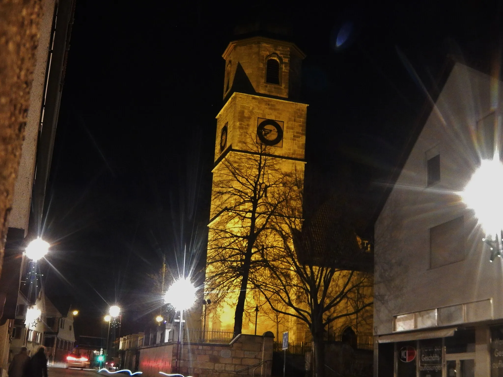 Photo showing: Evangelische Martinskirche in Sielmingen: 1489 von Niklas Eseler d. J. vollendet. Der Chor wurde im 18. Jh. erweitert. Der Turm erhielt 1754 einen barocken Helm.