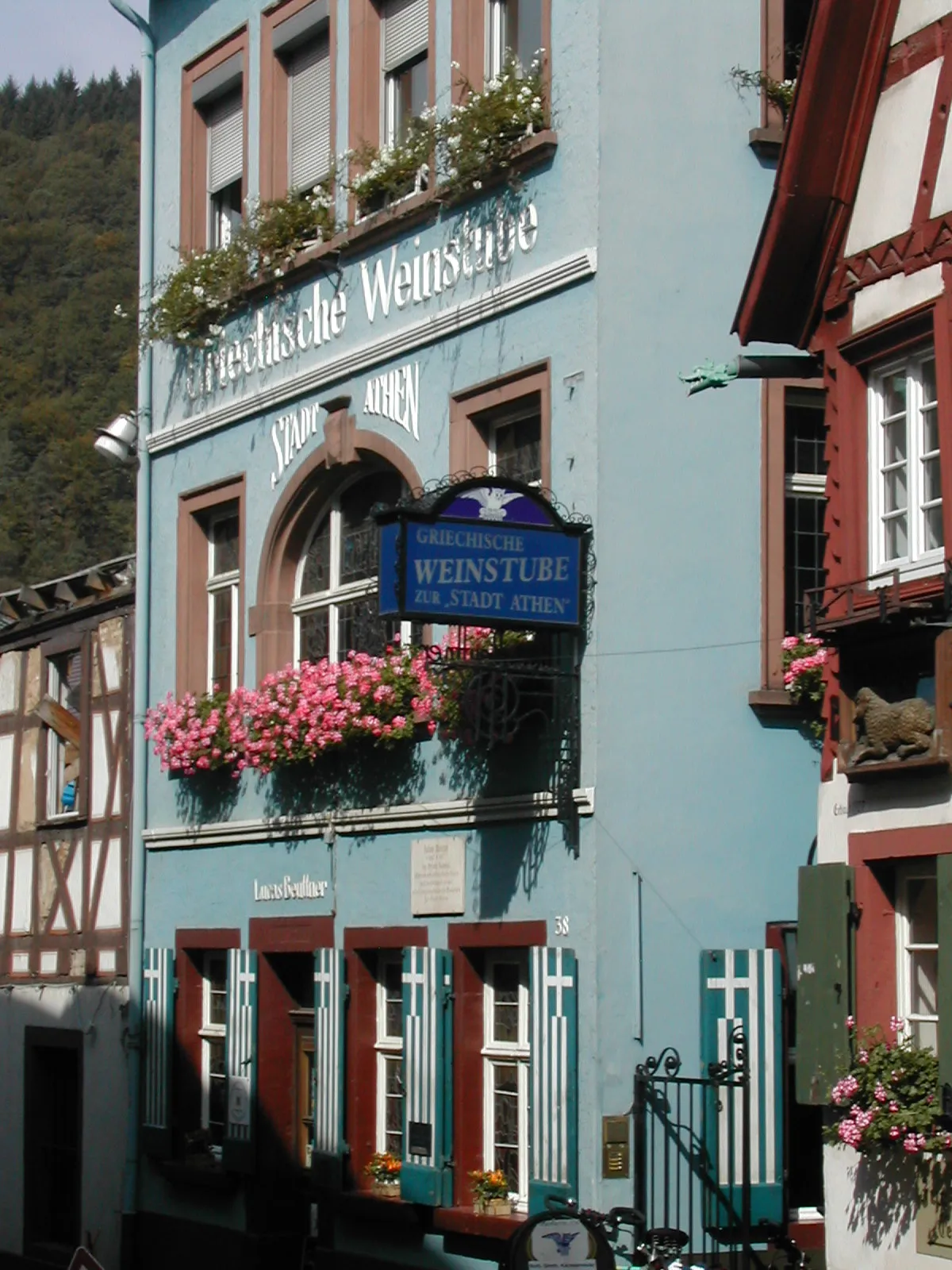 Photo showing: Griechische Weinstube "Zur Stadt Athen" in Neckargemünd des Weingroßhändlers, griechischen Konsuls und Reichstagsabgeordneten Julius Menzer (1846-1917). Die Griechische Weinstube gilt auch als eine der ältesten Studentenlokale der Heidelberger Umgebung.