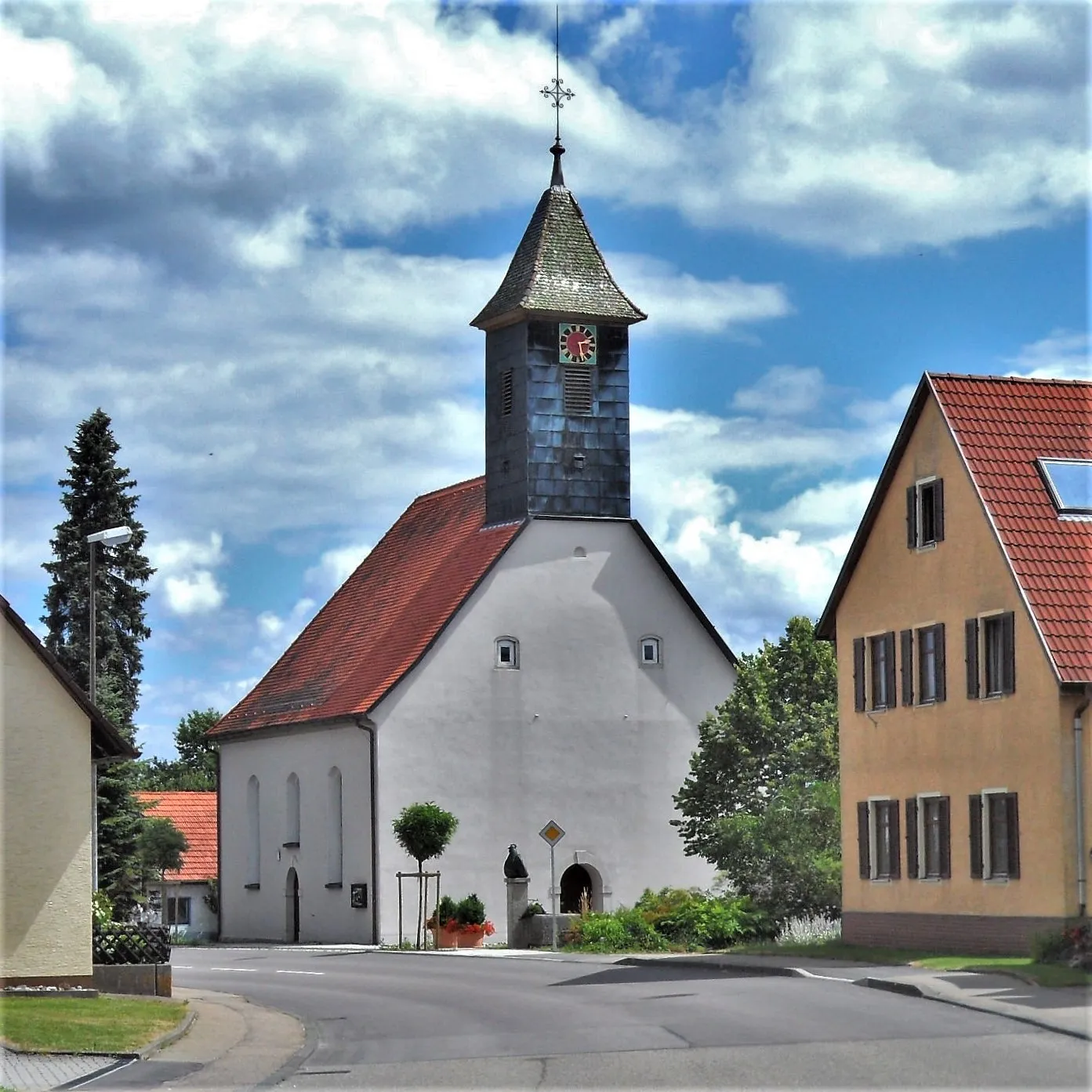 Photo showing: Evangelische Dorfkirche Zang von Westen, erbaut 1781 von Kirchenrats-Baumeister Goez