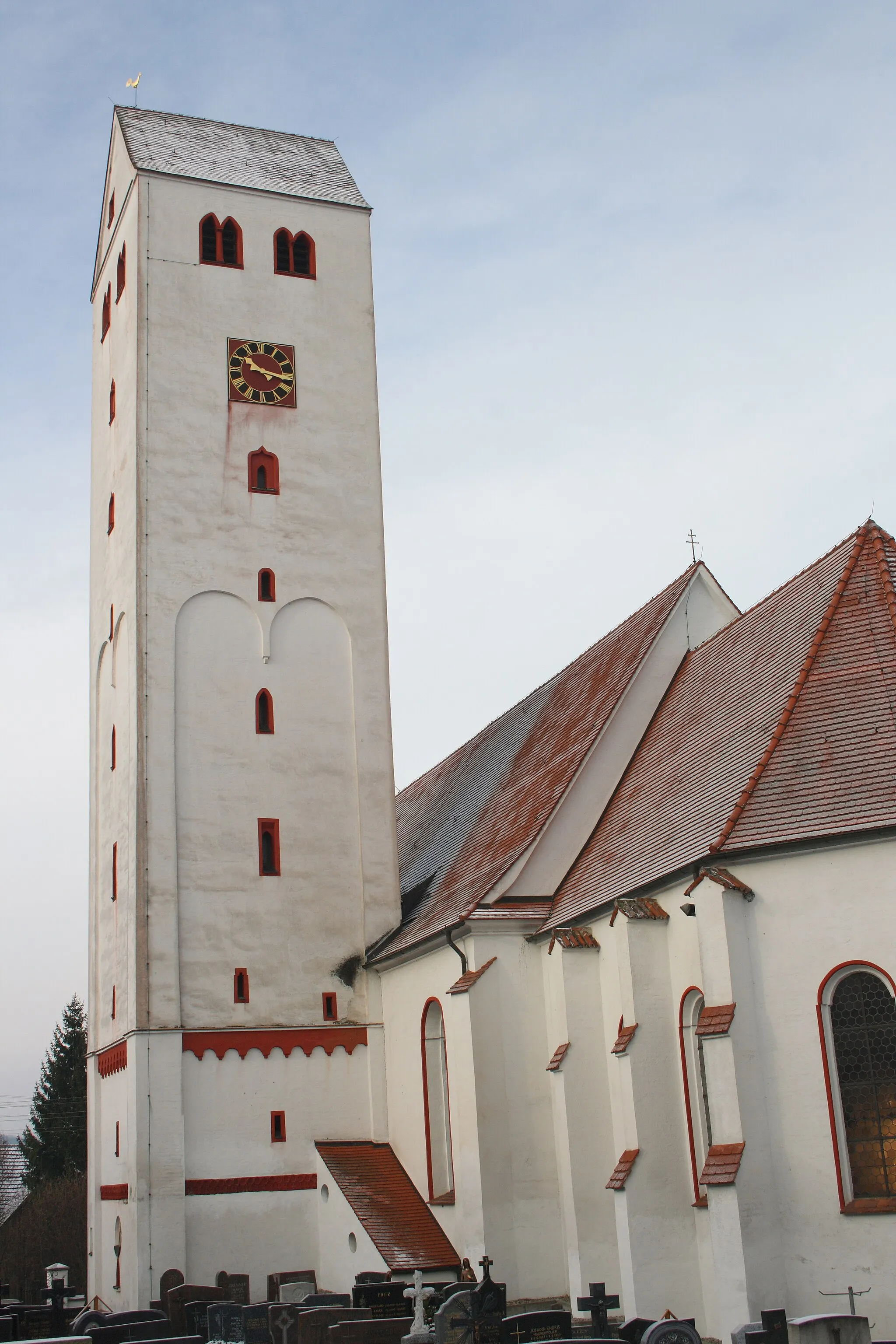 Photo showing: Katholische Pfarrkirche St. Georg in Aislingen im Landkreis Dillingen an der Donau, Ansicht von Südosten, Apsis und Satteldachturm
