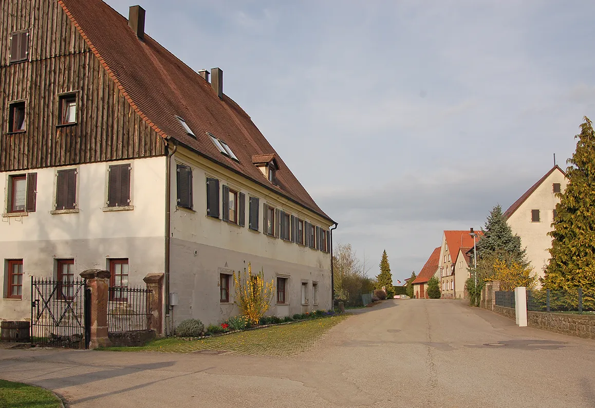 Photo showing: Blick durch Pulverdingen, entlang von Gebäude Nr. 1 (links)