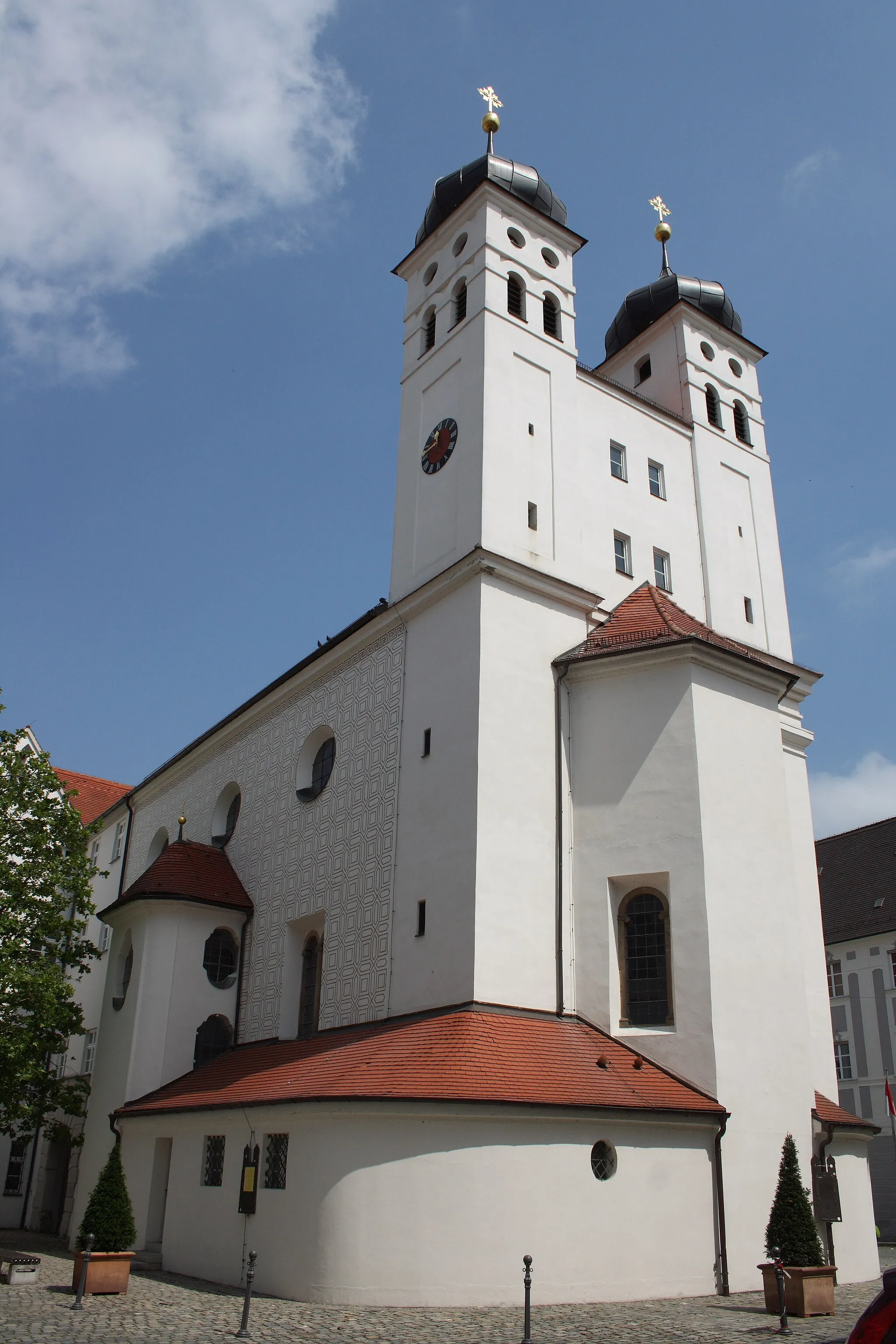 Photo showing: Ehemalige Hofkirche S.S. Trinitatis in Günzburg (Bayern), 1579/80 von
Johann Albrecht Lucchese erbaut, Doppeltürme
