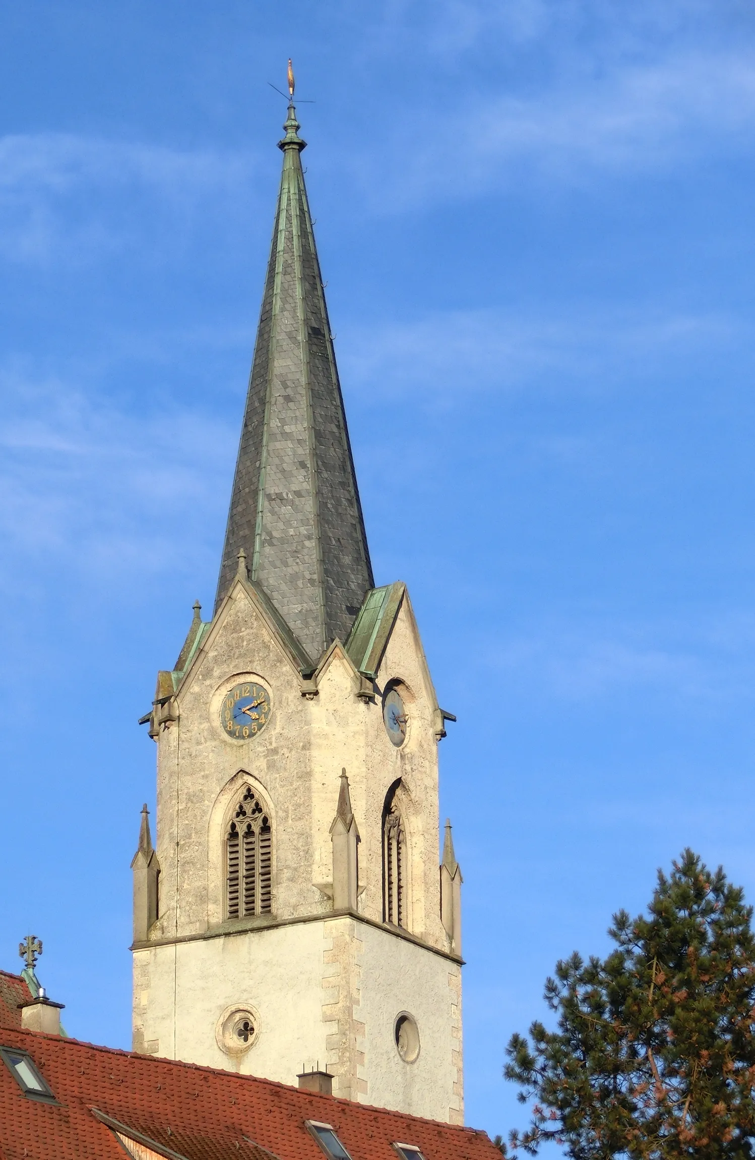 Photo showing: The tower of the Protestant church of Lustnau, subdivision of Tübingen, Baden-Württemberg.