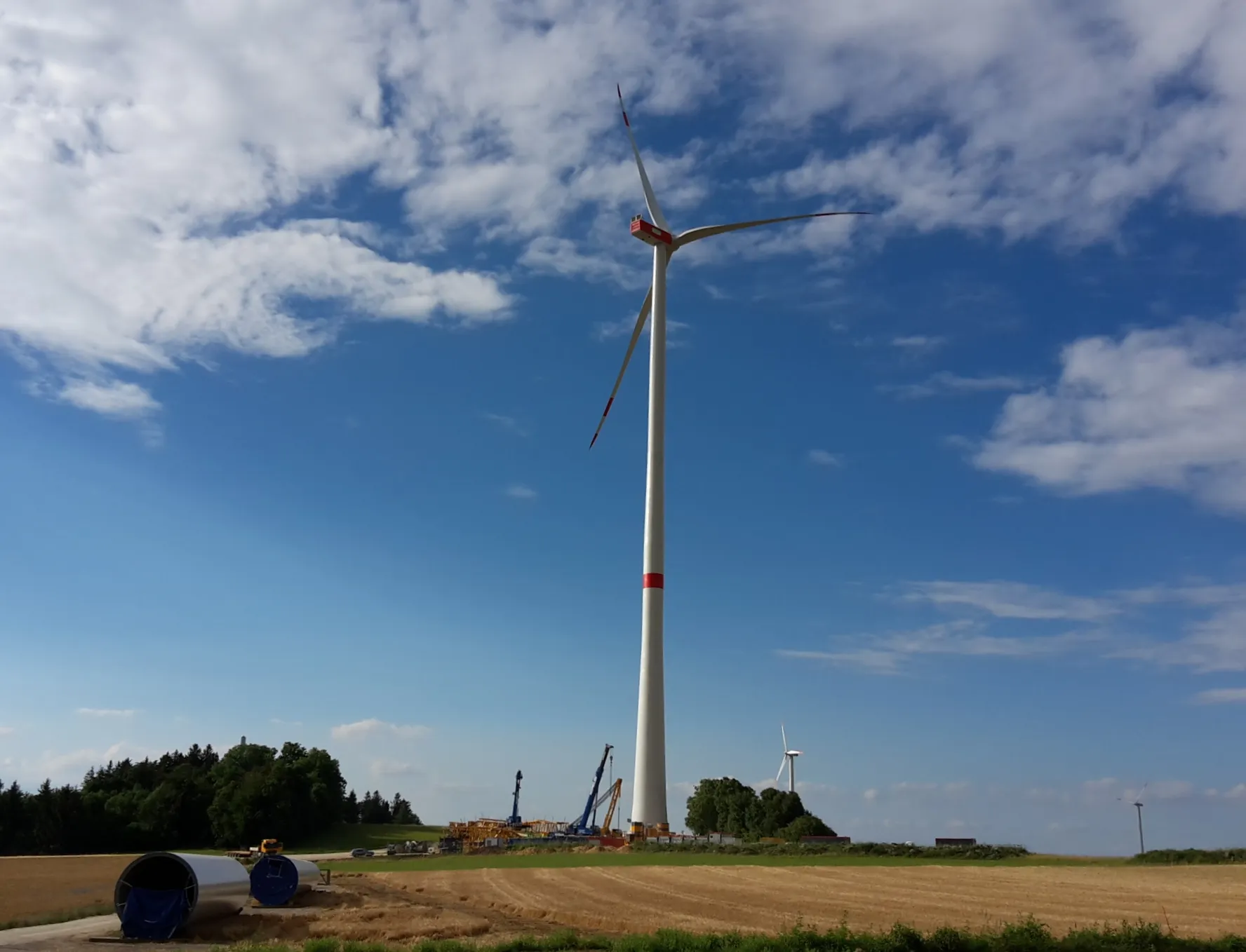 Photo showing: Eine  von fünf Windkraftanlagen des Windparks Drackenstein (Baden-Württemberg).