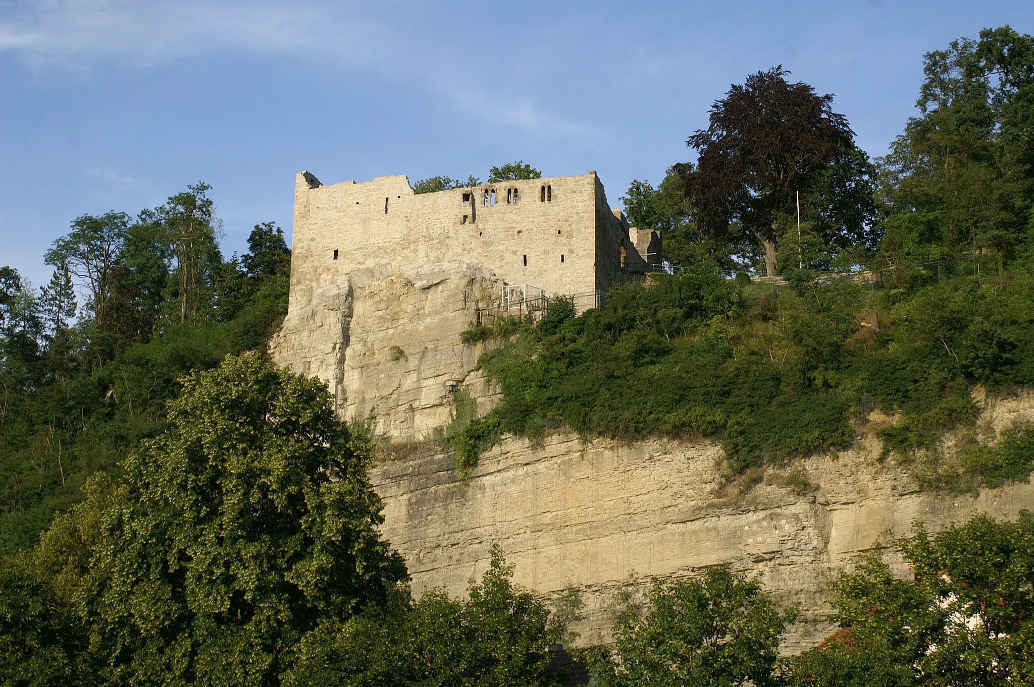 Photo showing: Die Burgruine Löffelstelz steht über Dürrmenz, einem Stadtteil von Mühlacker im Enzkreis