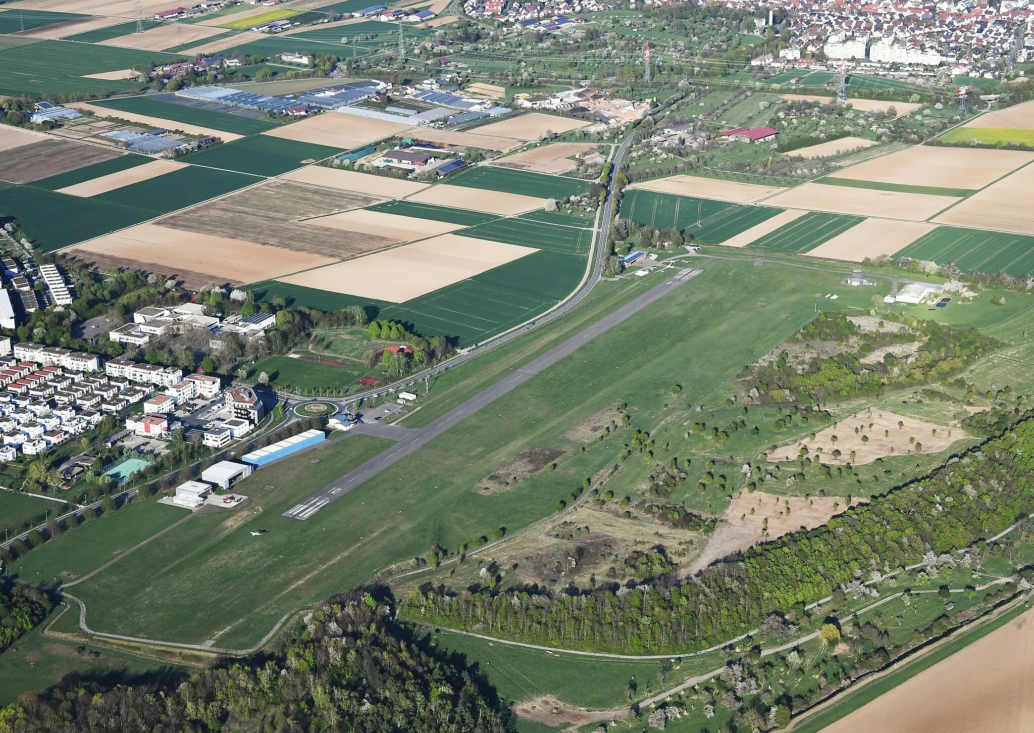 Photo showing: Aerial image of the Pattonville airfield (view from the west)