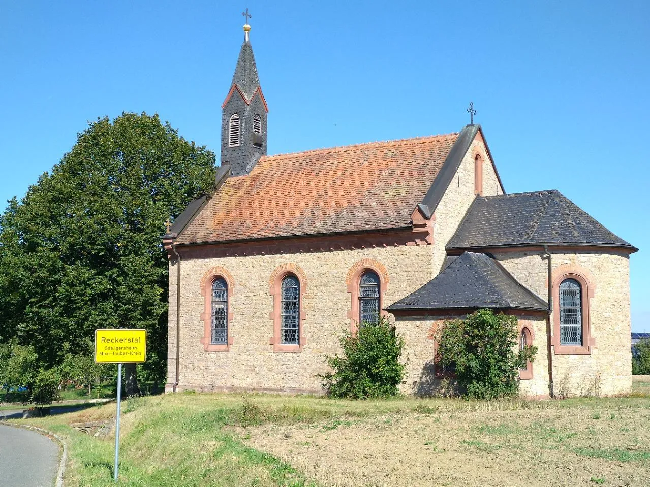 Photo showing: Schöne Kapelle des 19. Jahrhunderts in Reckerstal im Main-Tauber-Kreis, ganz im Norden von Baden-Württemberg