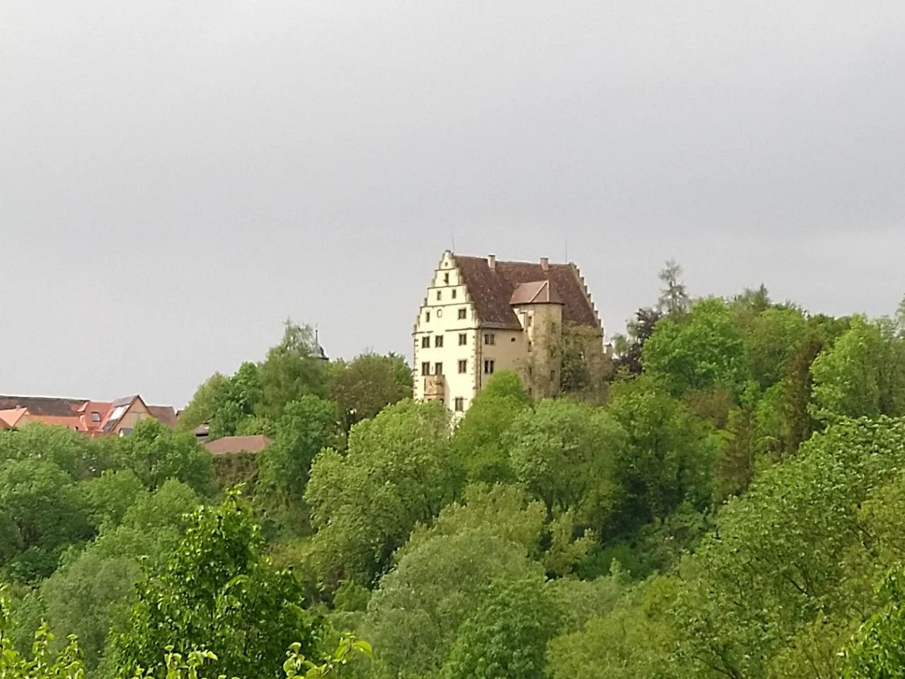 Photo showing: Schloss Bürg bei Neuenstadt am Kocher, 1545 durch die Freiherren von Gemmingen erbaut und weithin sichtbar