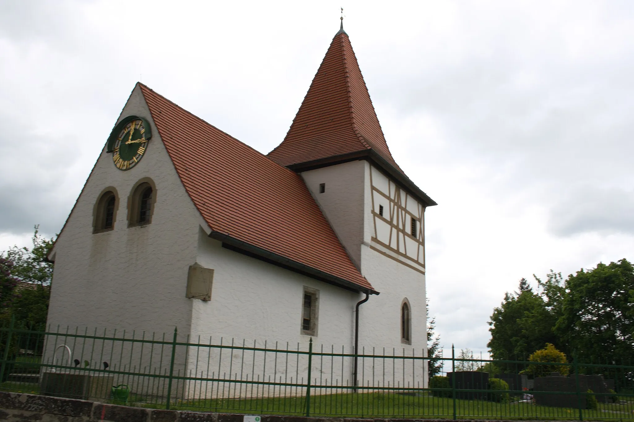 Photo showing: Kapelle Sankt Dionysius im Weiler Spaichbühl der Gemeinde Frankenhardt mit Uhr auf der Westfassade.