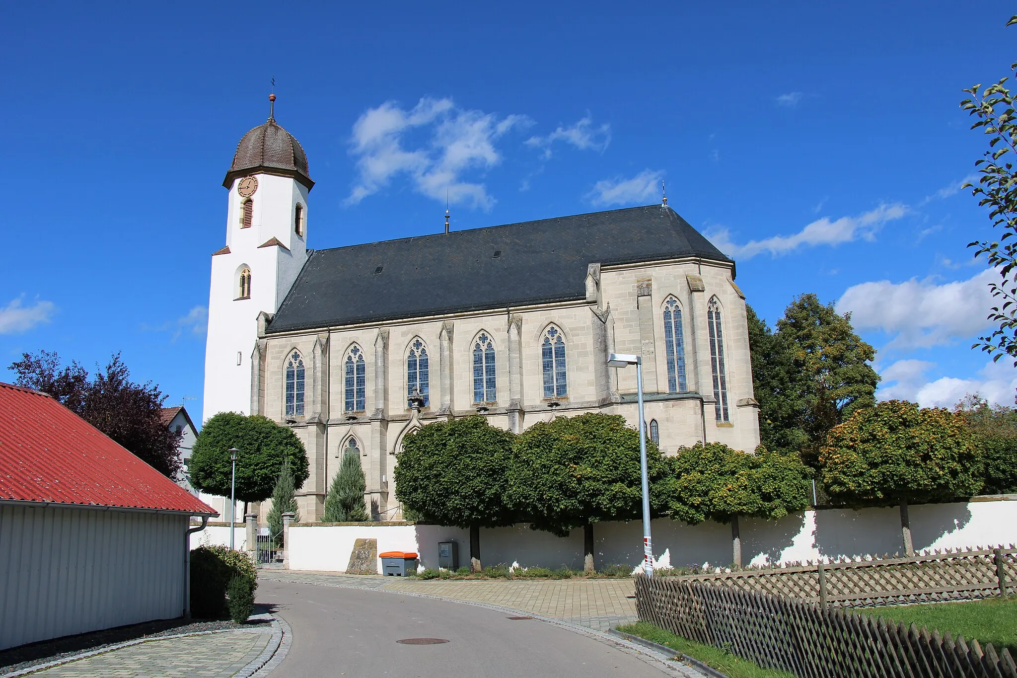 Photo showing: Pfarrkirche St. Nikolaus Dalkingen
Im neugotischen Stil von Oberbaurat Georg von Morlok 1871-1872 erbaut.