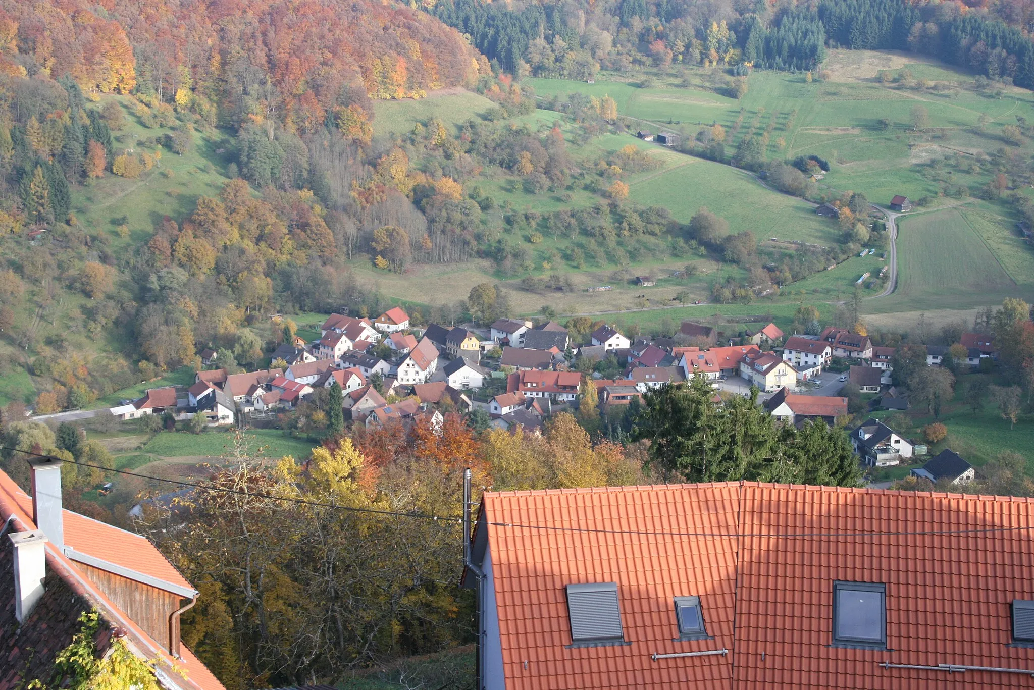 Photo showing: Blick nach Brettach (Wüstenrot) von Burg Maienfels