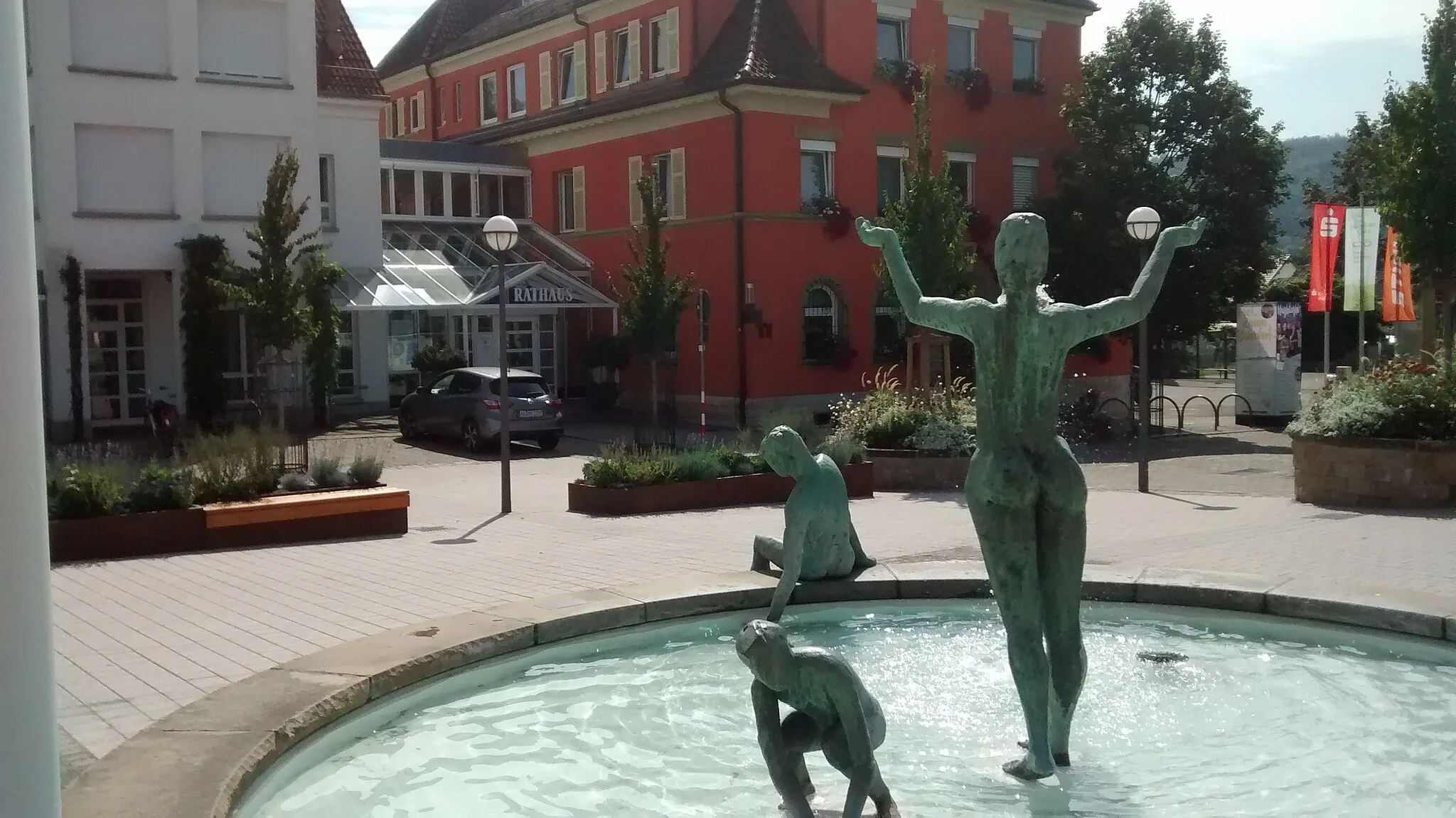 Photo showing: Marktbrunnen mit Bronzefiguren der Heilbronner Künstlerin Ingrid Jäger, eingeweiht im Jahr 1993