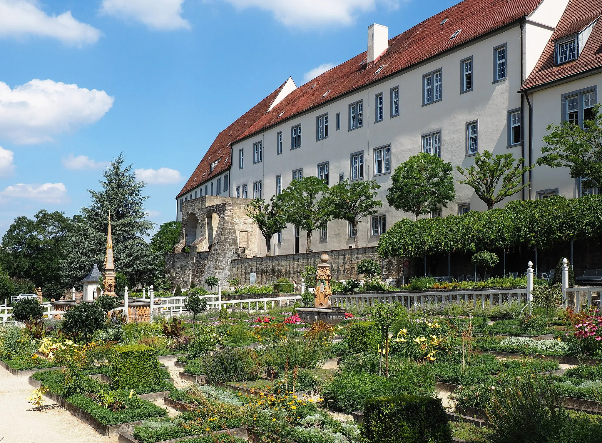 Photo showing: Pomeranzen Garden below the Caste in Leonberg, German Federal State Baden-Württemberg.