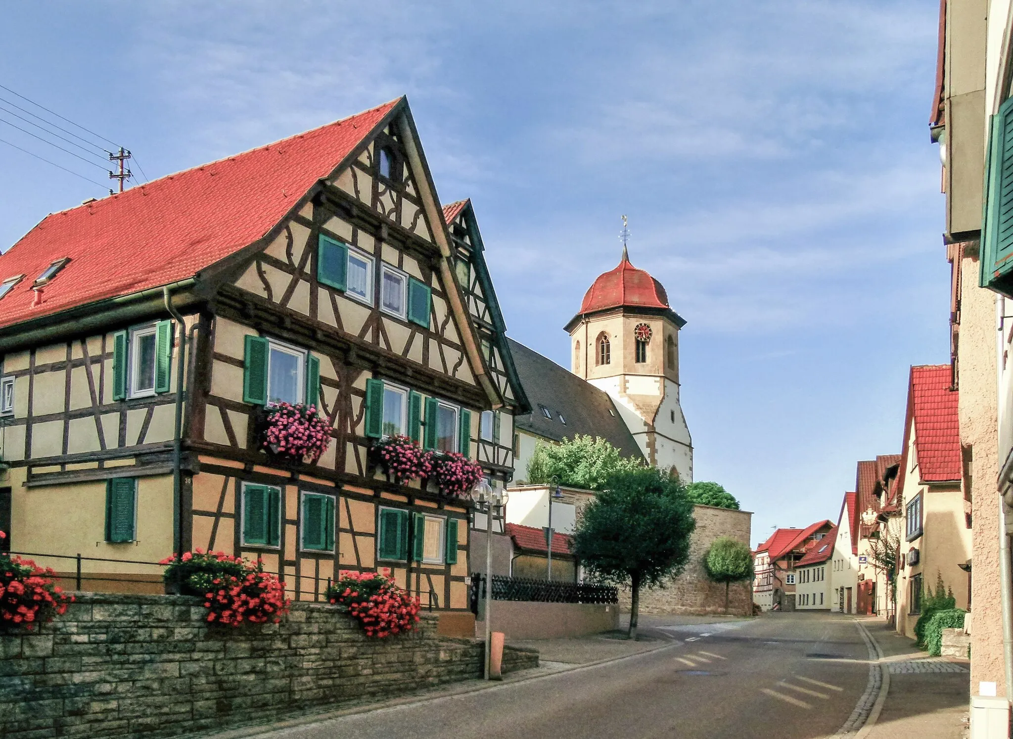 Photo showing: The main street through Oberriexingen in Baden-Württemberg (Germany) with the Church of St. George.