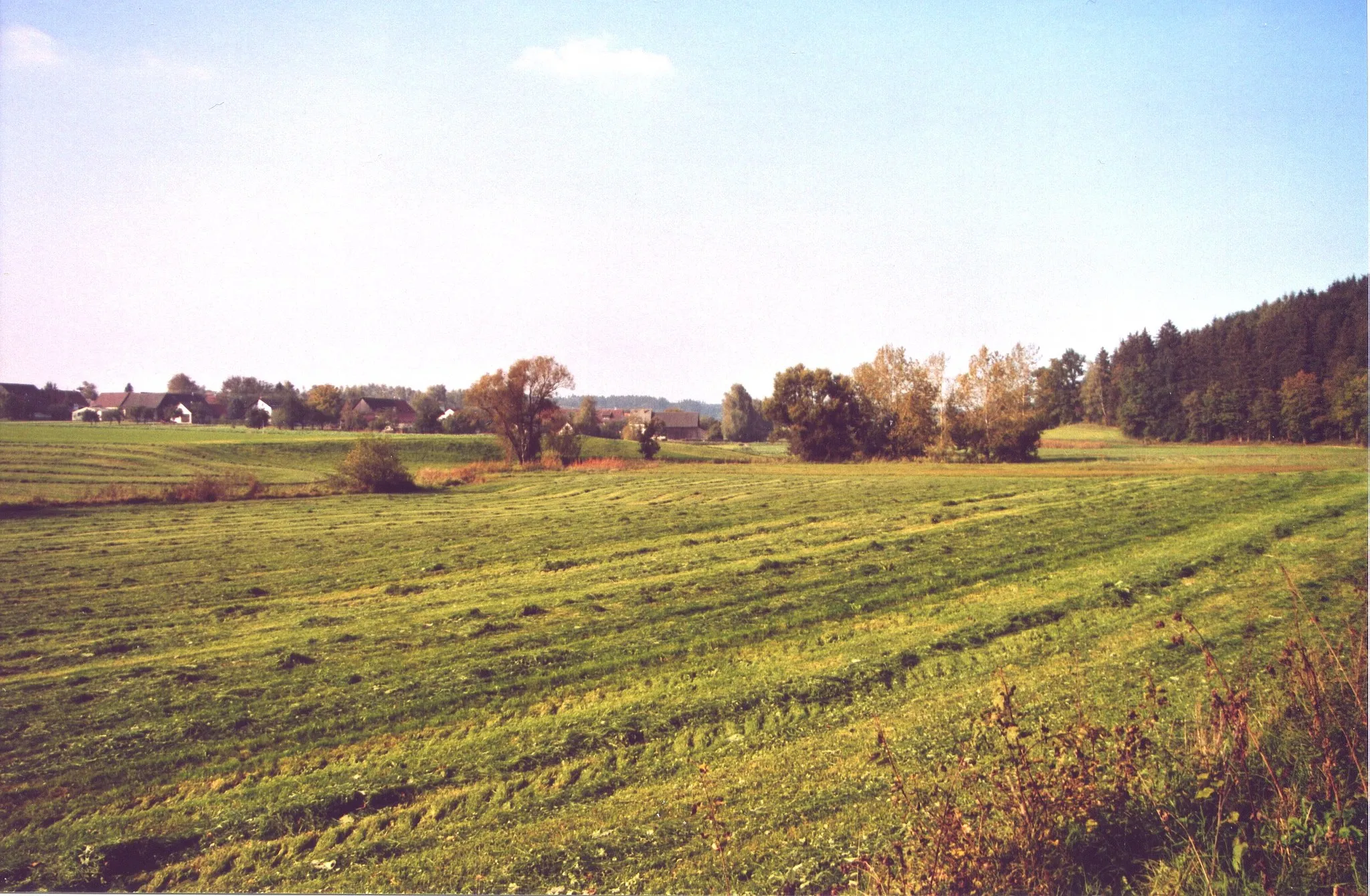 Photo showing: Description: The valley of the river Biber

Photographer: Joe Quimby
Date: 23. Octobre 2006