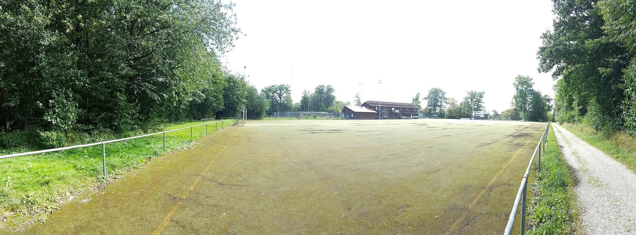 Photo showing: Sportplatz Ohmden mit Kunstrasenfeld