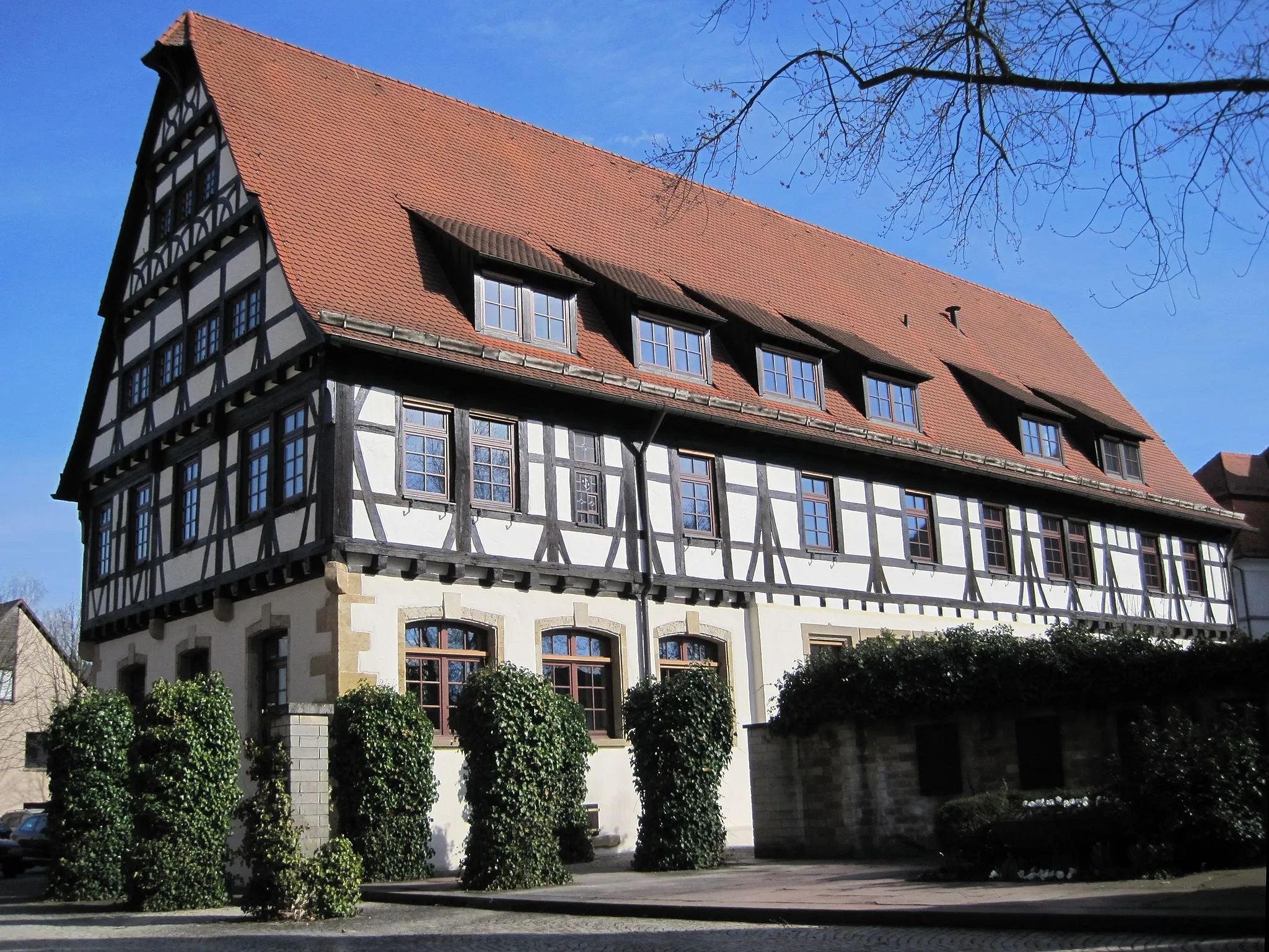 Photo showing: Das Schlössle in Dettingen an der Erms. Erbaut 1502 bis 1504 unter Herzog Ulrich. Es dient heute als Rathaus.