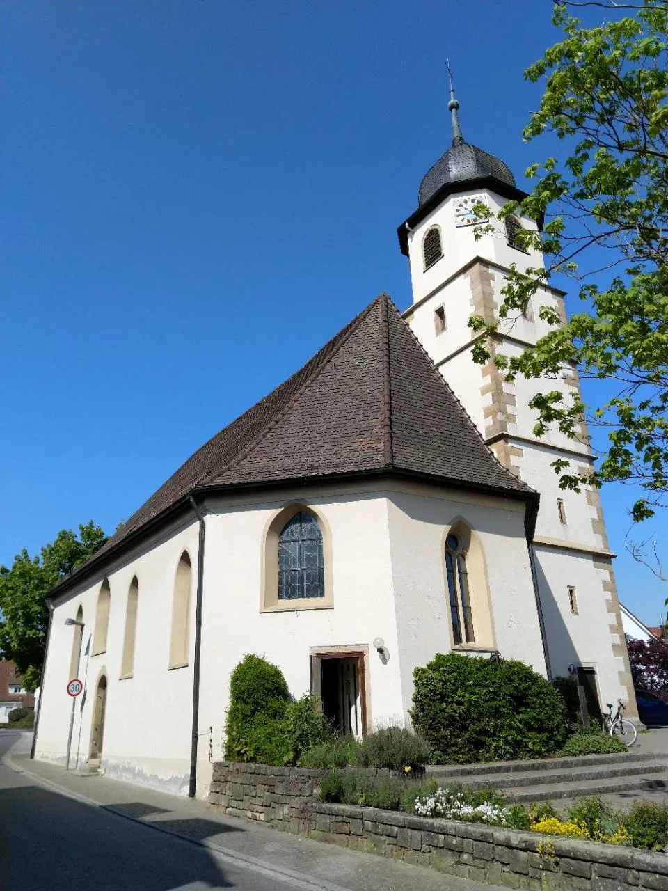 Photo showing: Spätgotische Pfarrkirche in Wolfschlugen (1468 und 1603), der Turn ist jünger (1754)