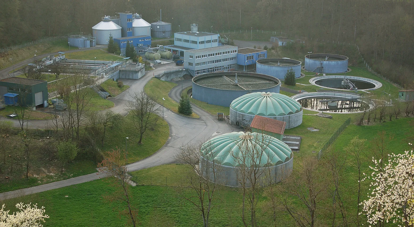 Photo showing: Gruppenklärwerk Leudelsbach bei Markgröningen (vom Rotenacker Wald aus gesehen)