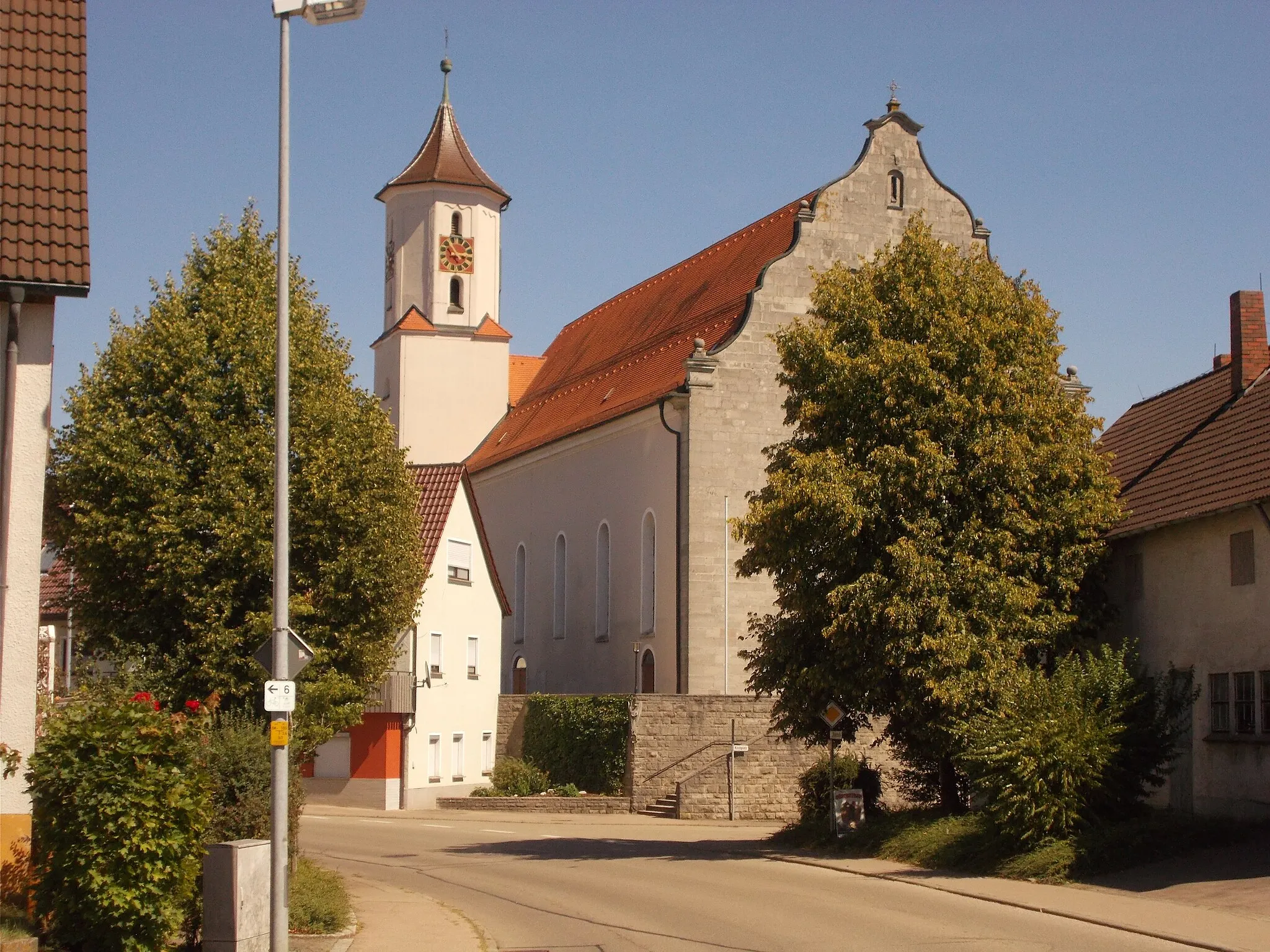 Photo showing: St. Benedikt ist eine katholische Kirche in Neuler.