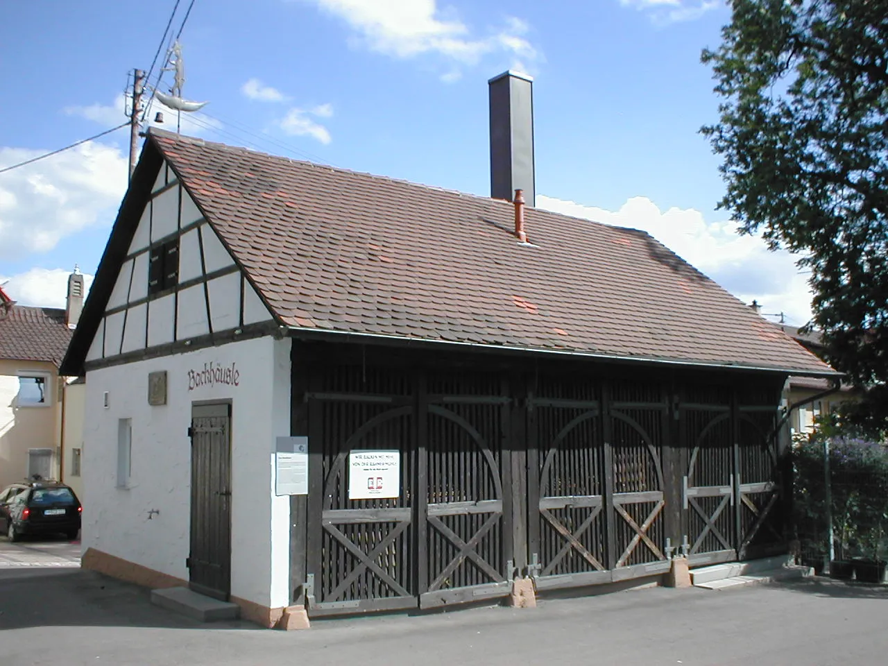 Photo showing: Backhaus in Nordheim. Das 2001 aus einer historischen Remise errichtete Gebäude ist bereits das vierte Backhaus in Nordheim, nachdem ein Vorläuferbau 1945 zerstört worden war.