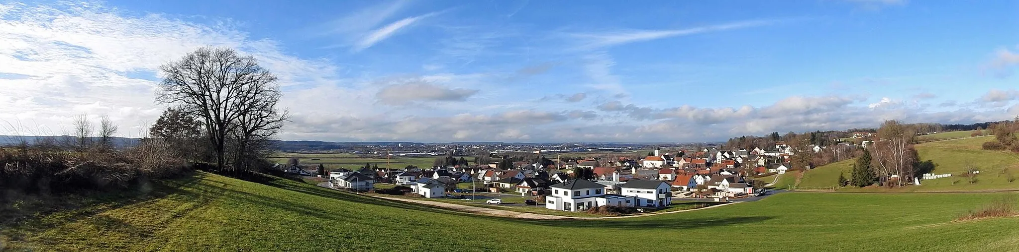 Photo showing: Röfingen von Südosten, im Hintergrund Burgau